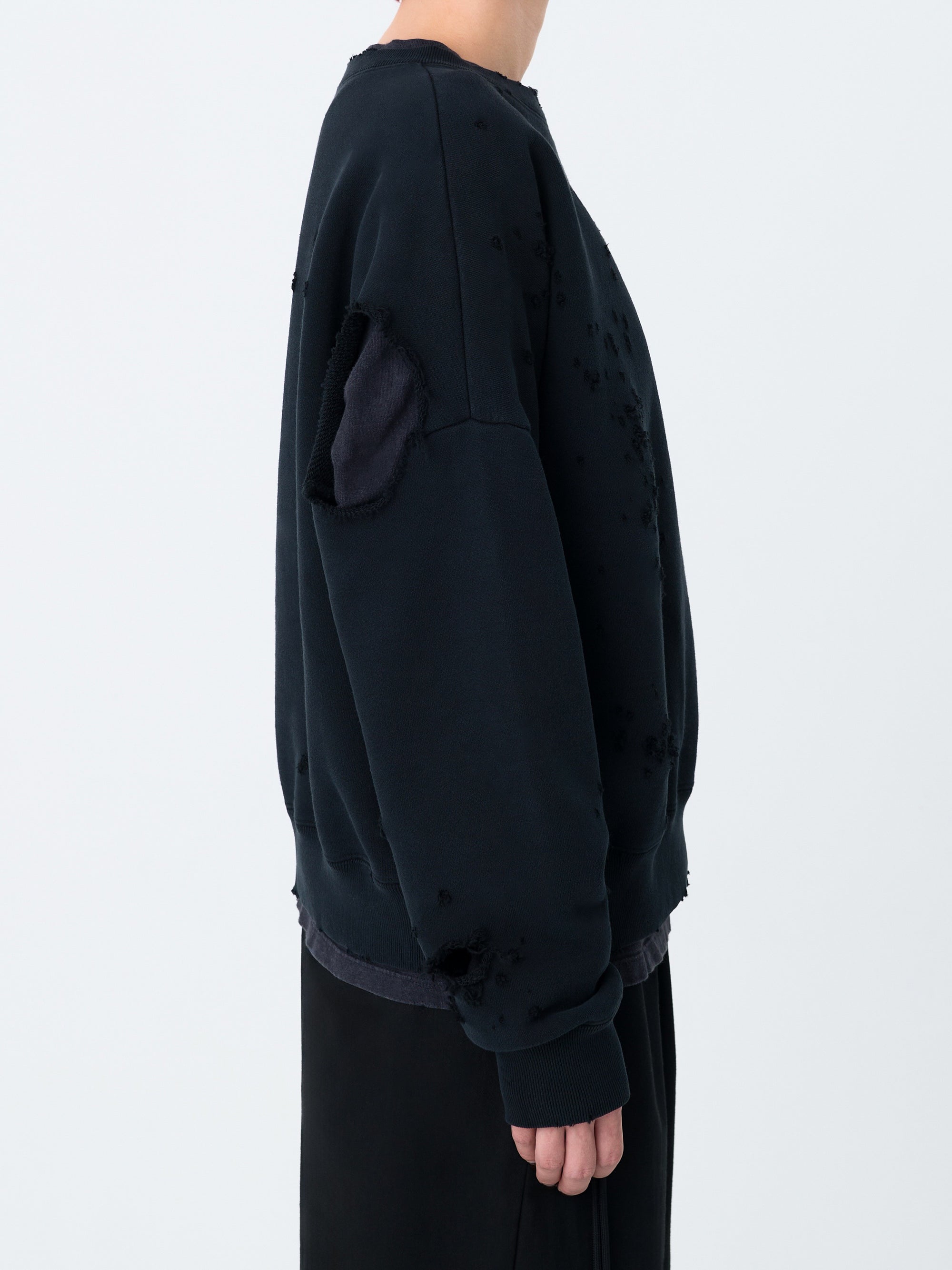 color:BLACK
