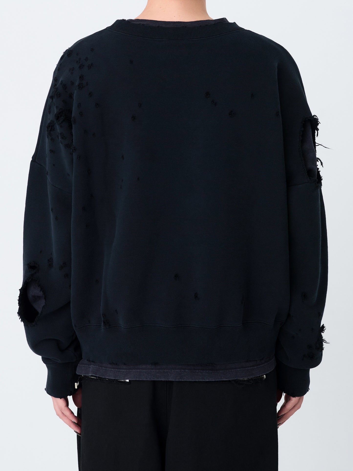 color:BLACK