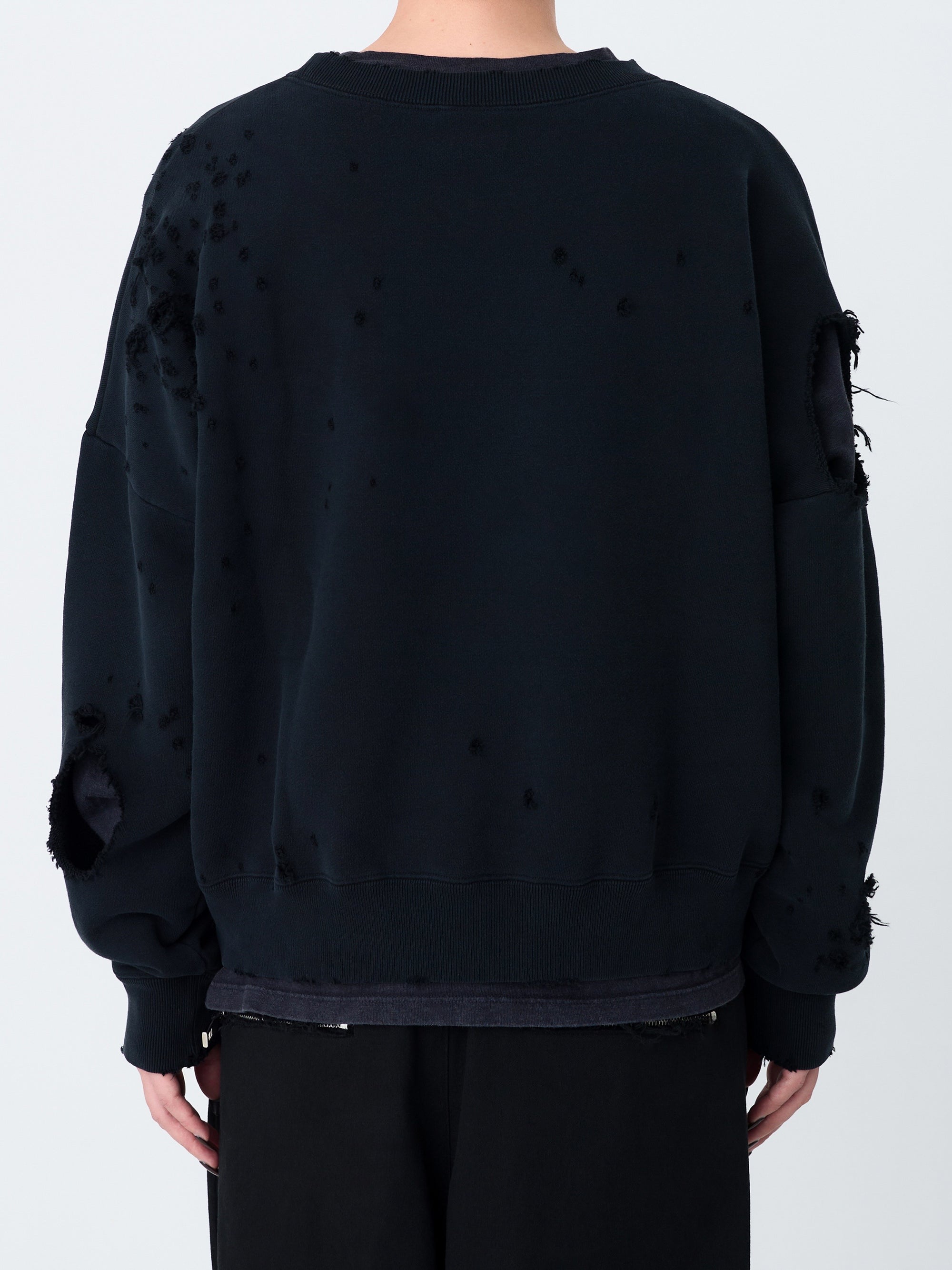 color:BLACK