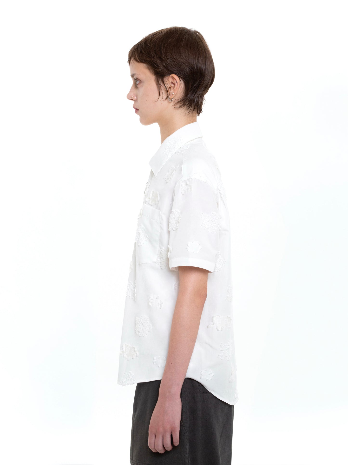 color:WHITE