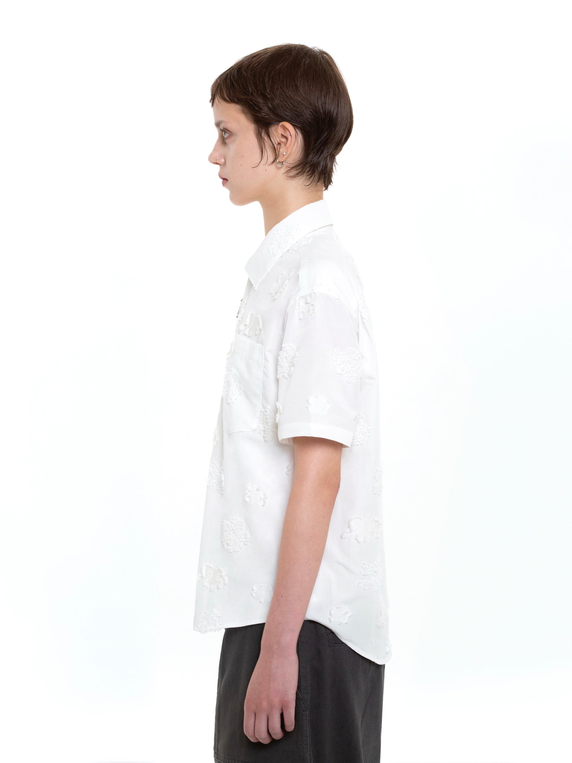 color:WHITE
