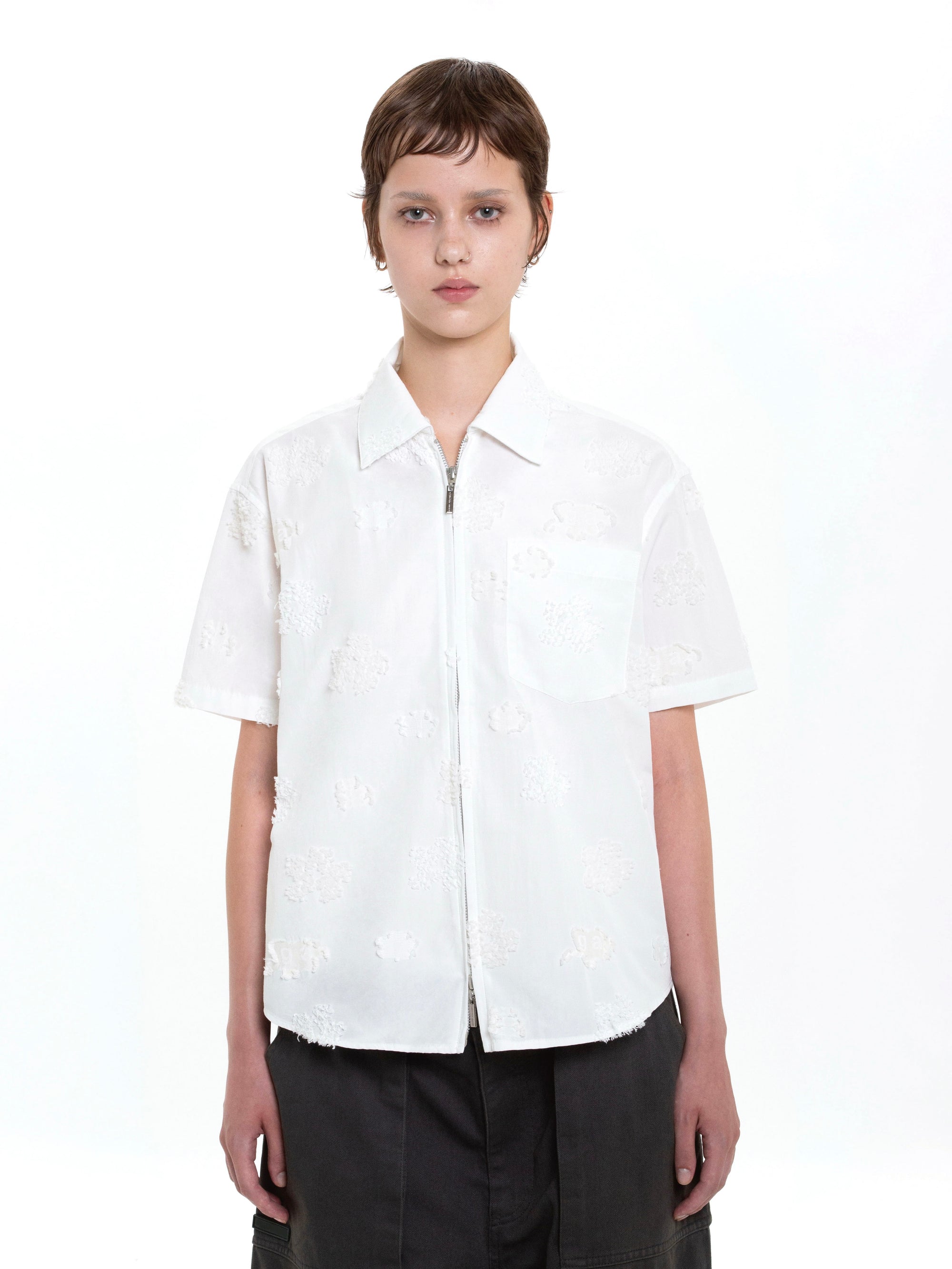 color:WHITE