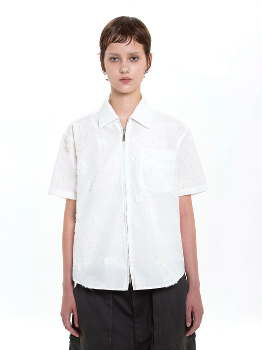 color:WHITE