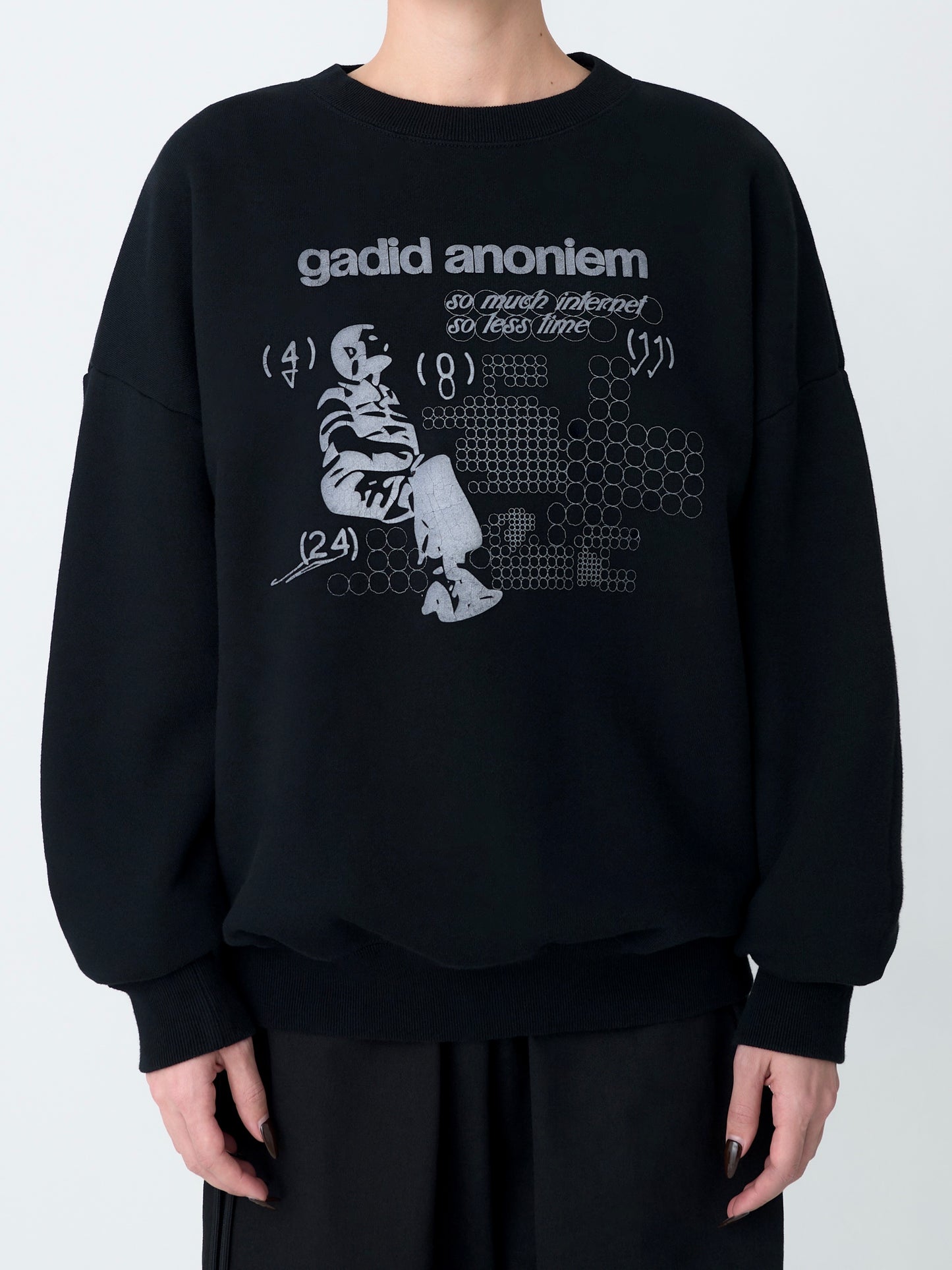 color:BLACK