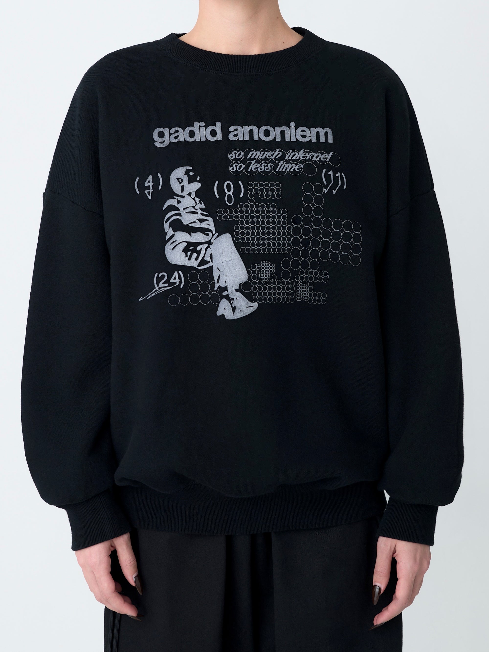 color:BLACK