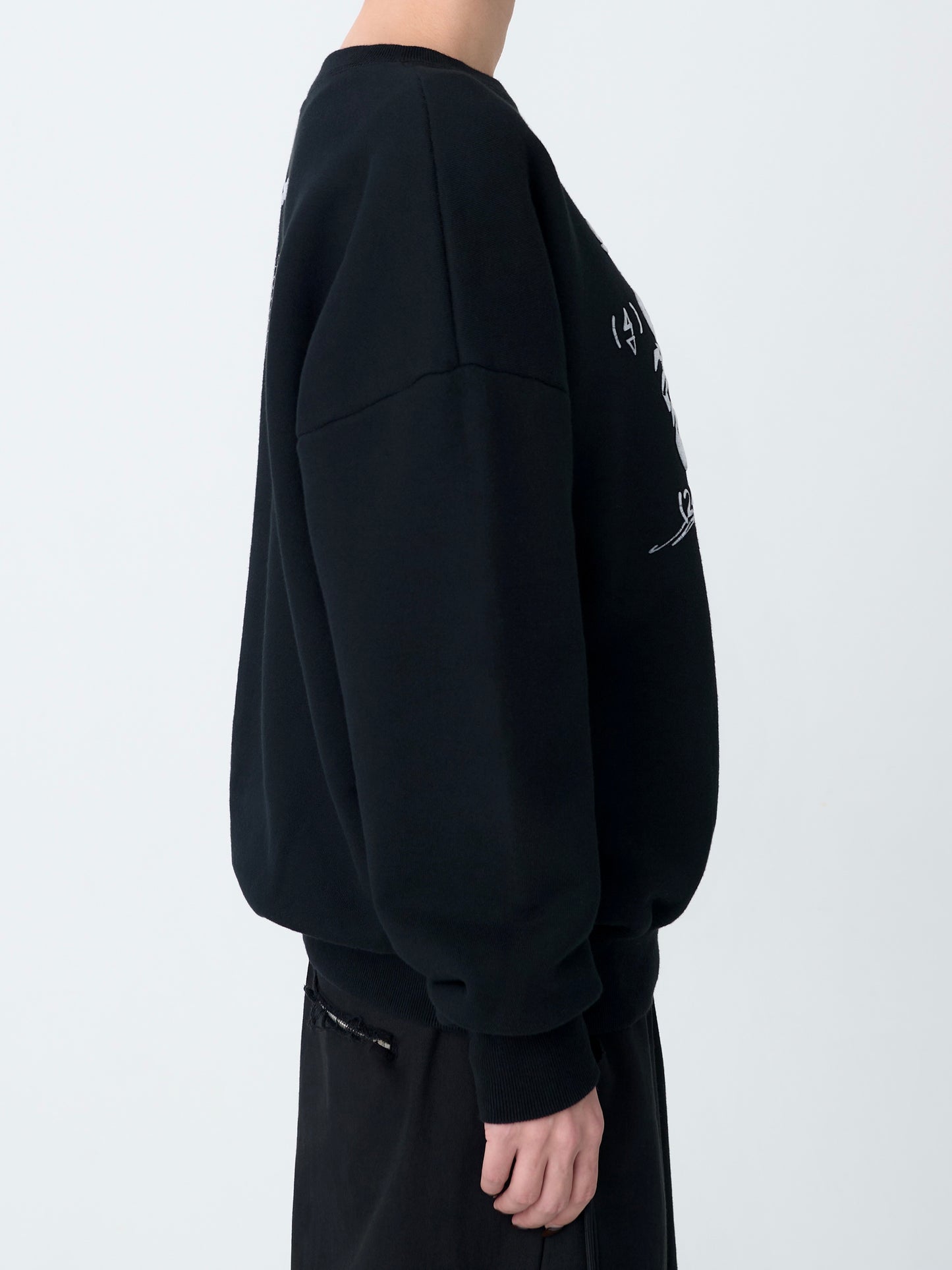 color:BLACK