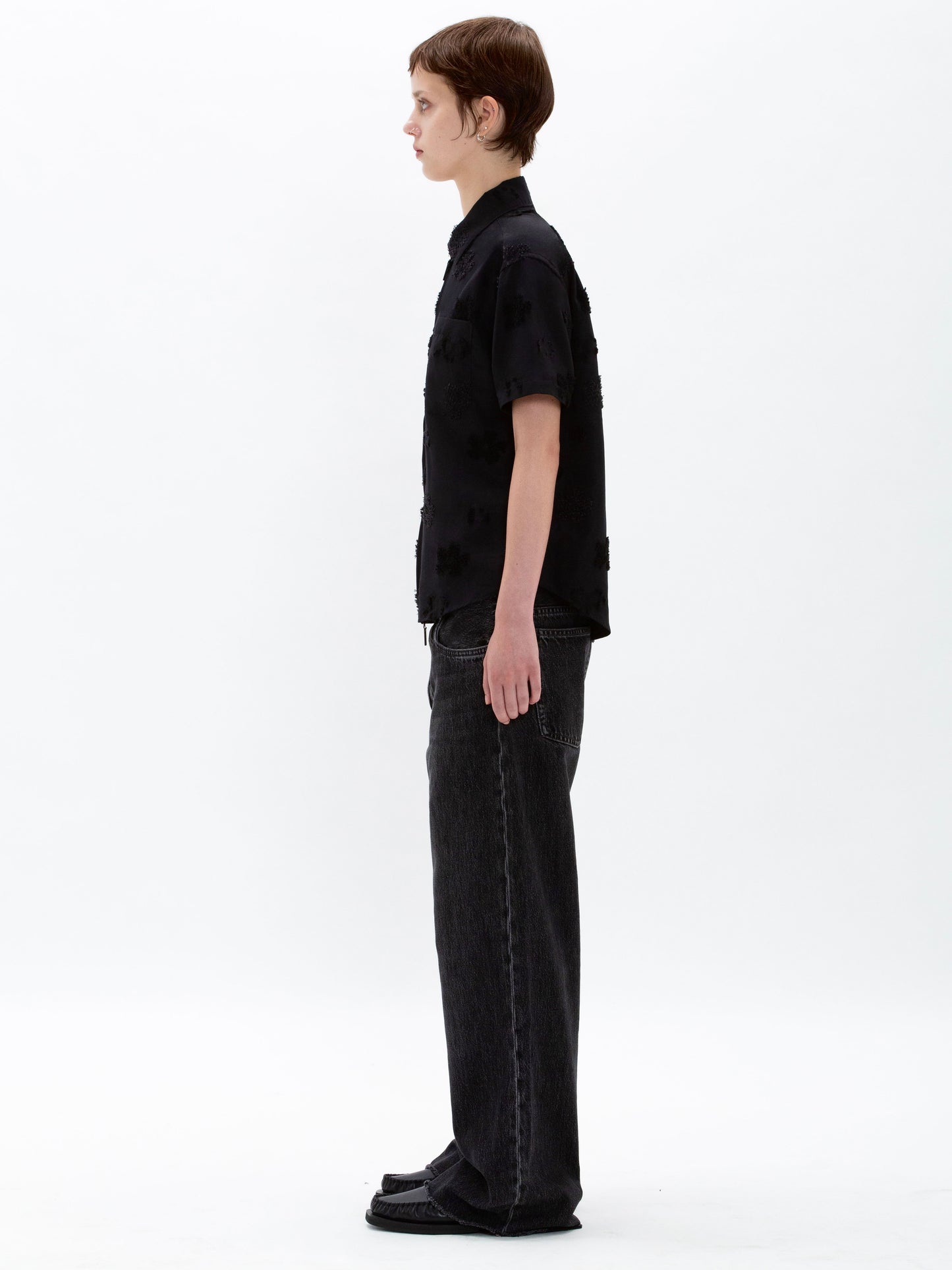 color:BLACK