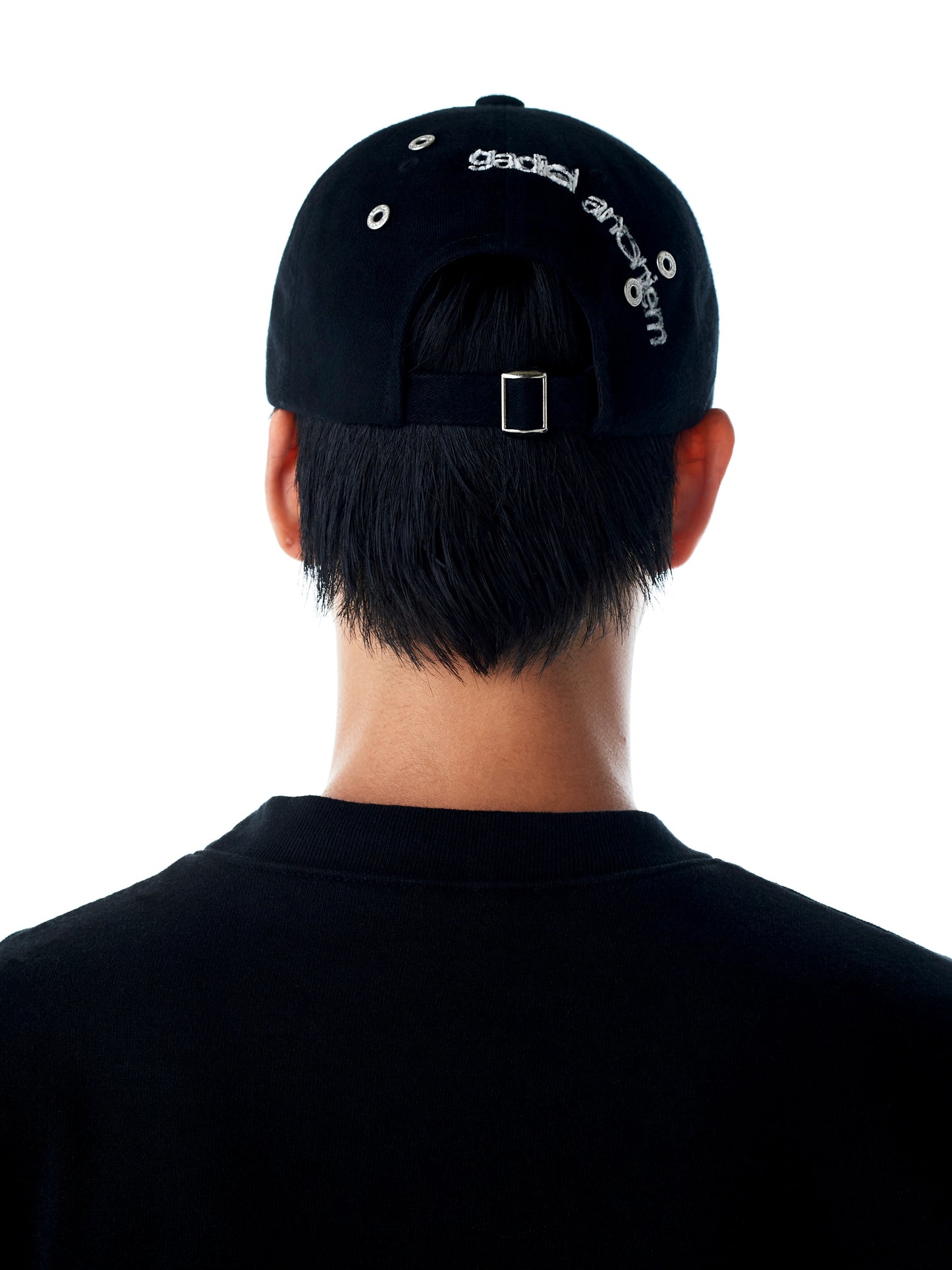 color:BLACK