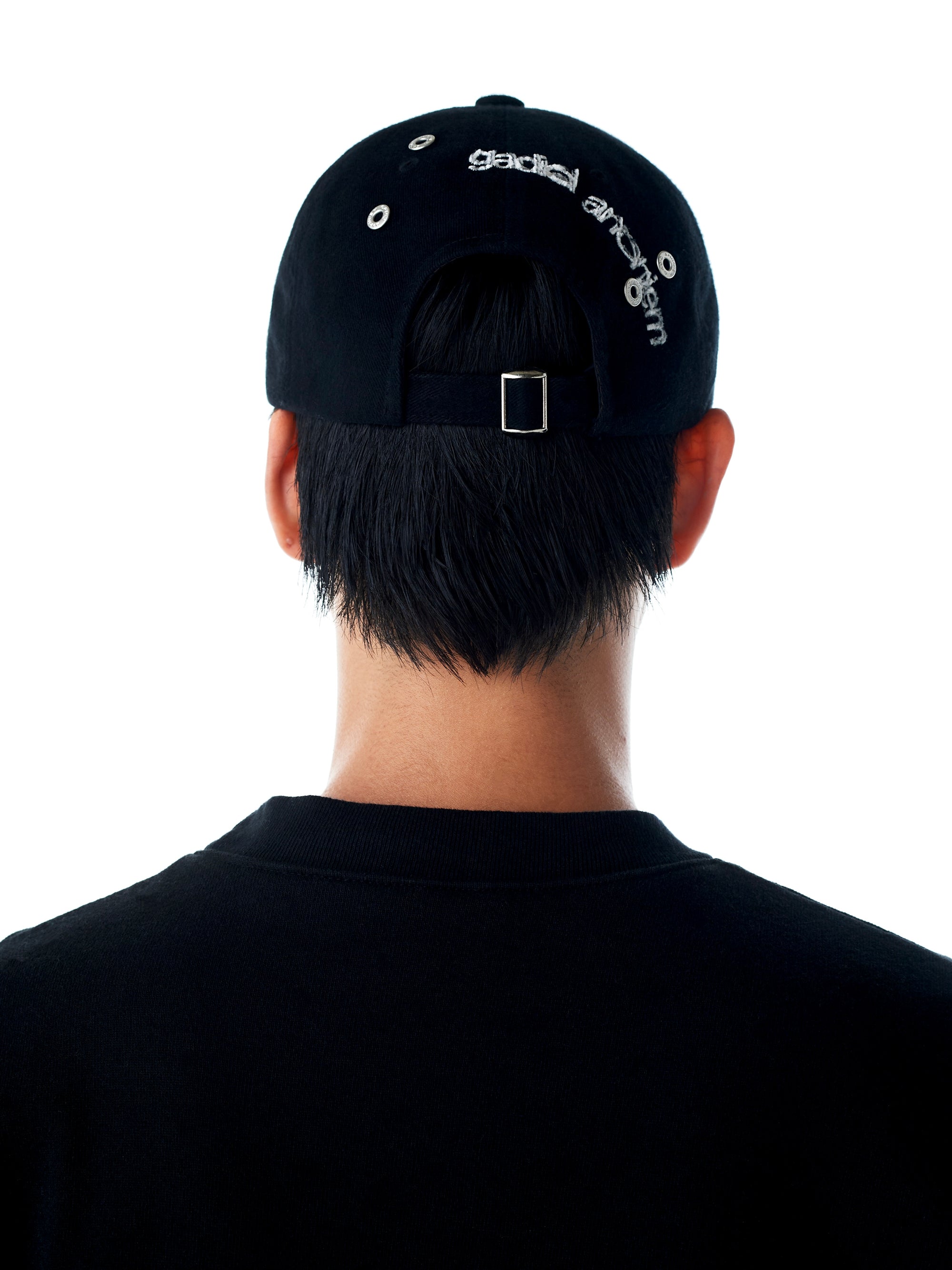 color:BLACK