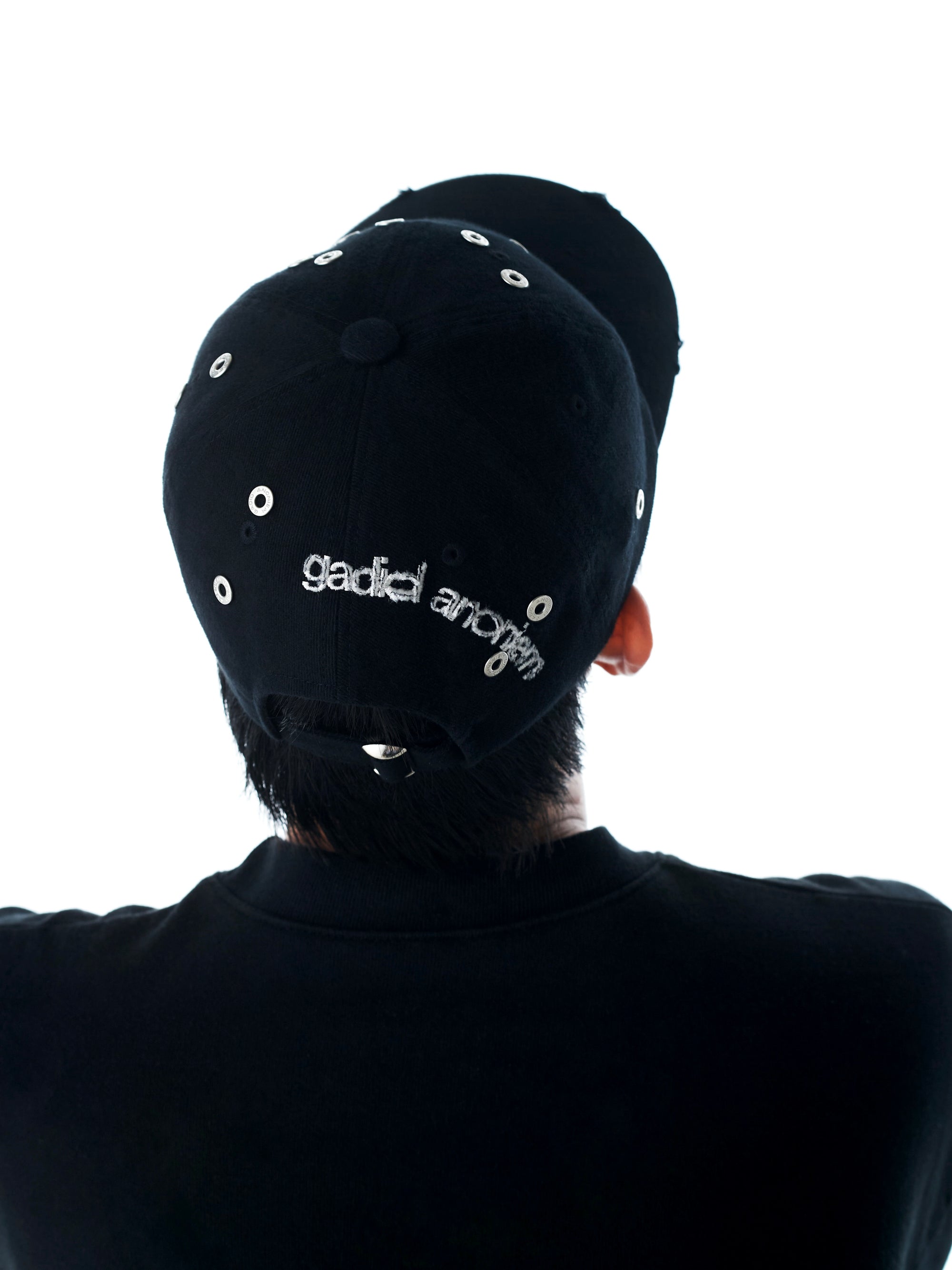 color:BLACK