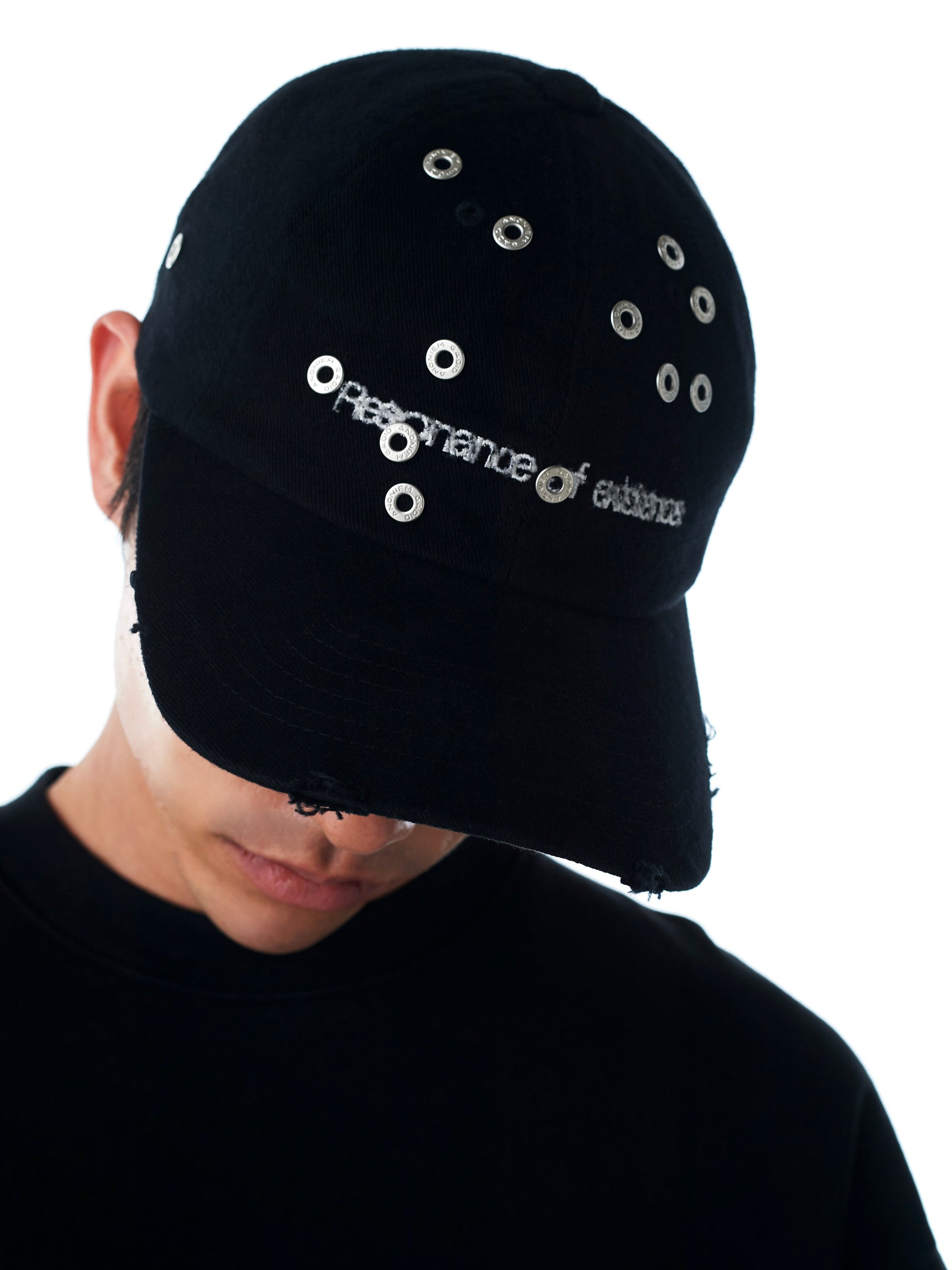 color:BLACK