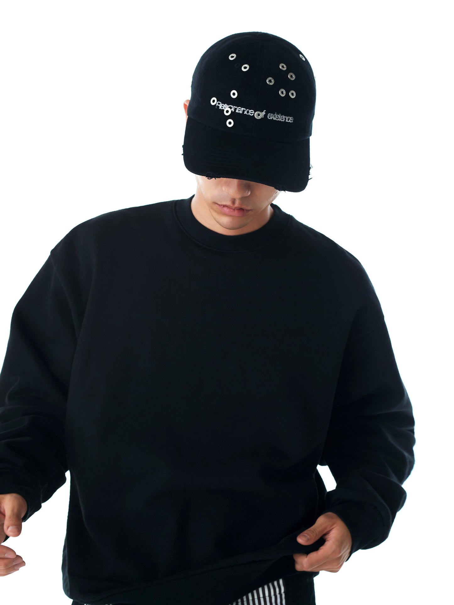 color:BLACK