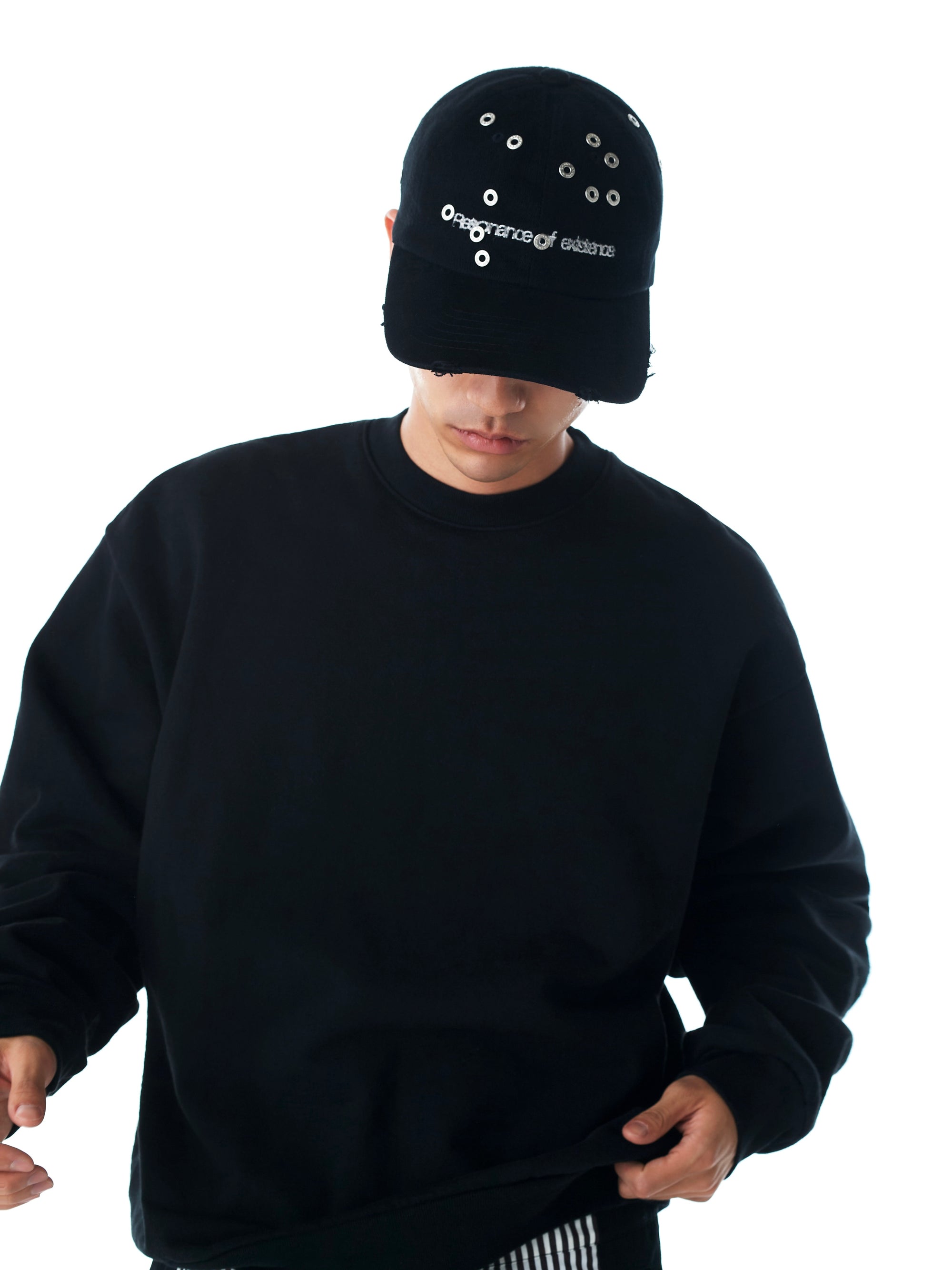 color:BLACK