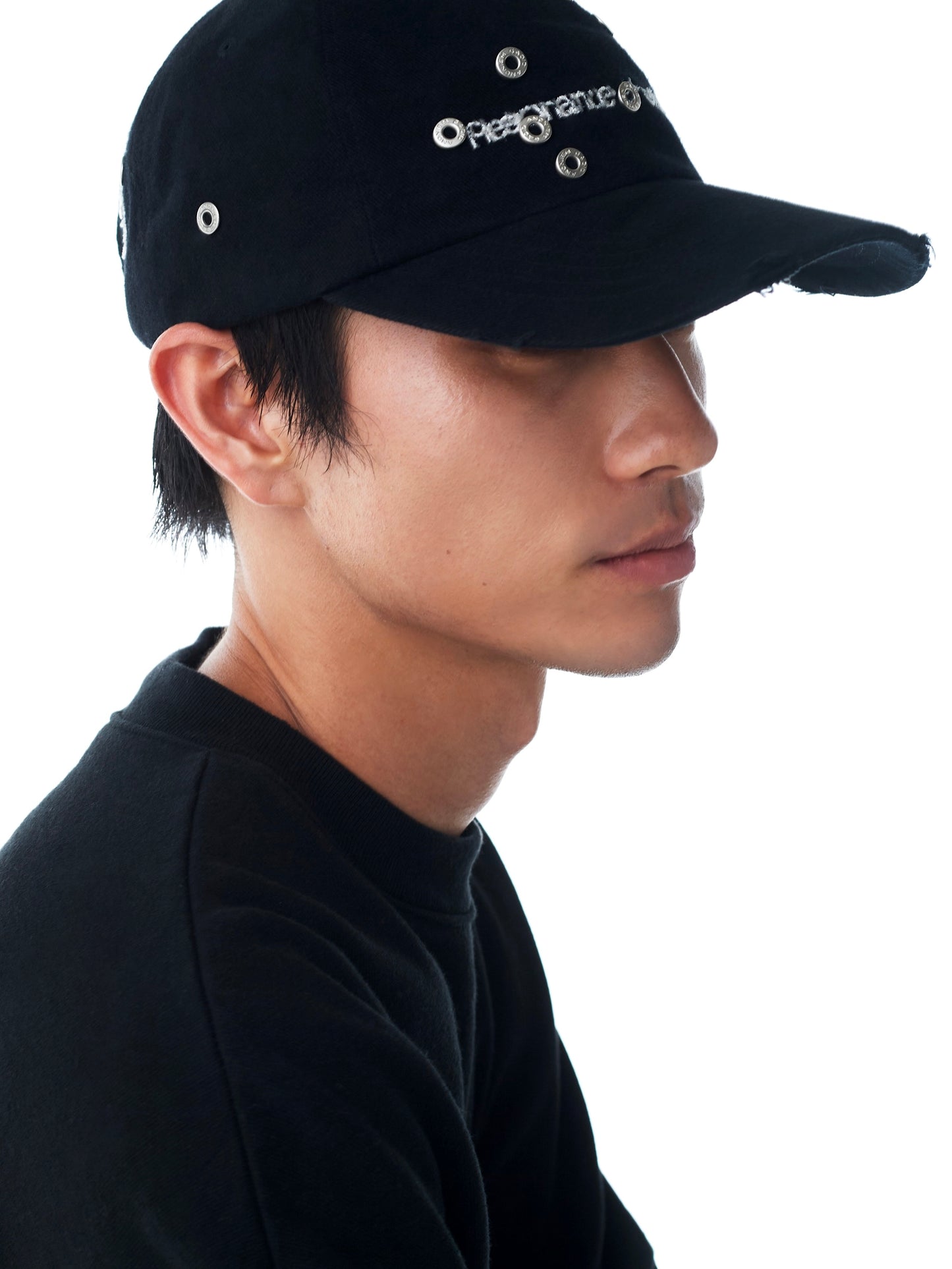 color:BLACK