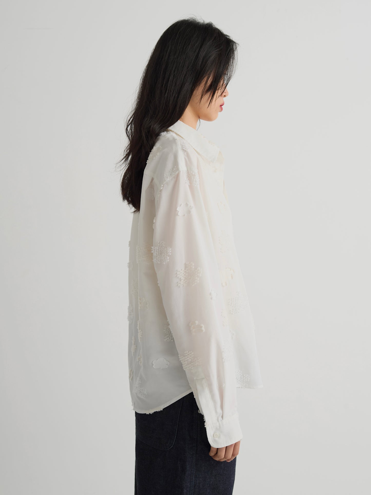 color:WHITE