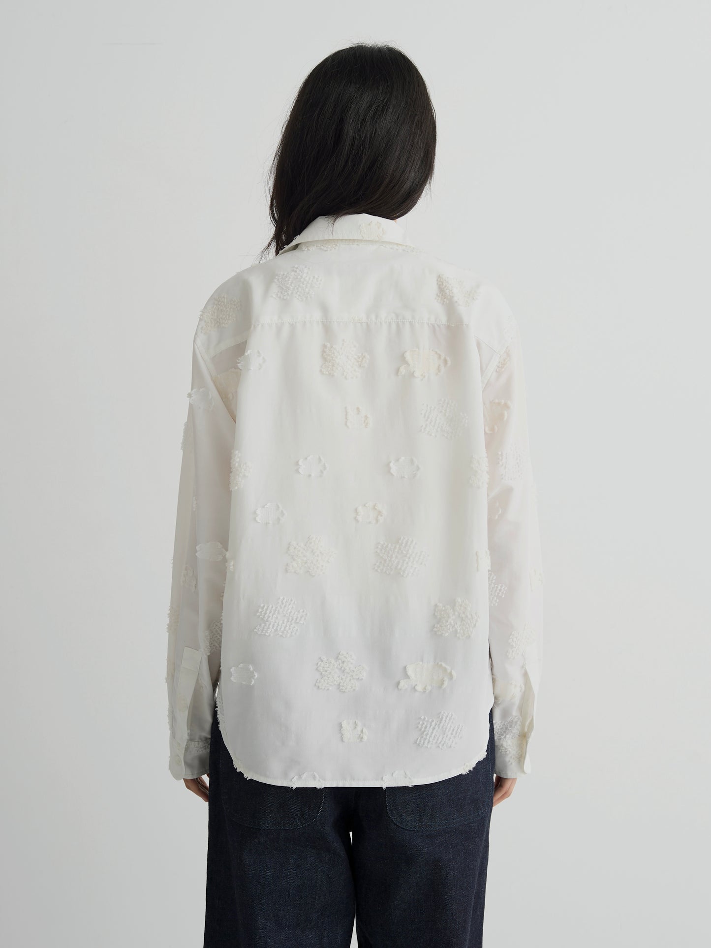 color:WHITE