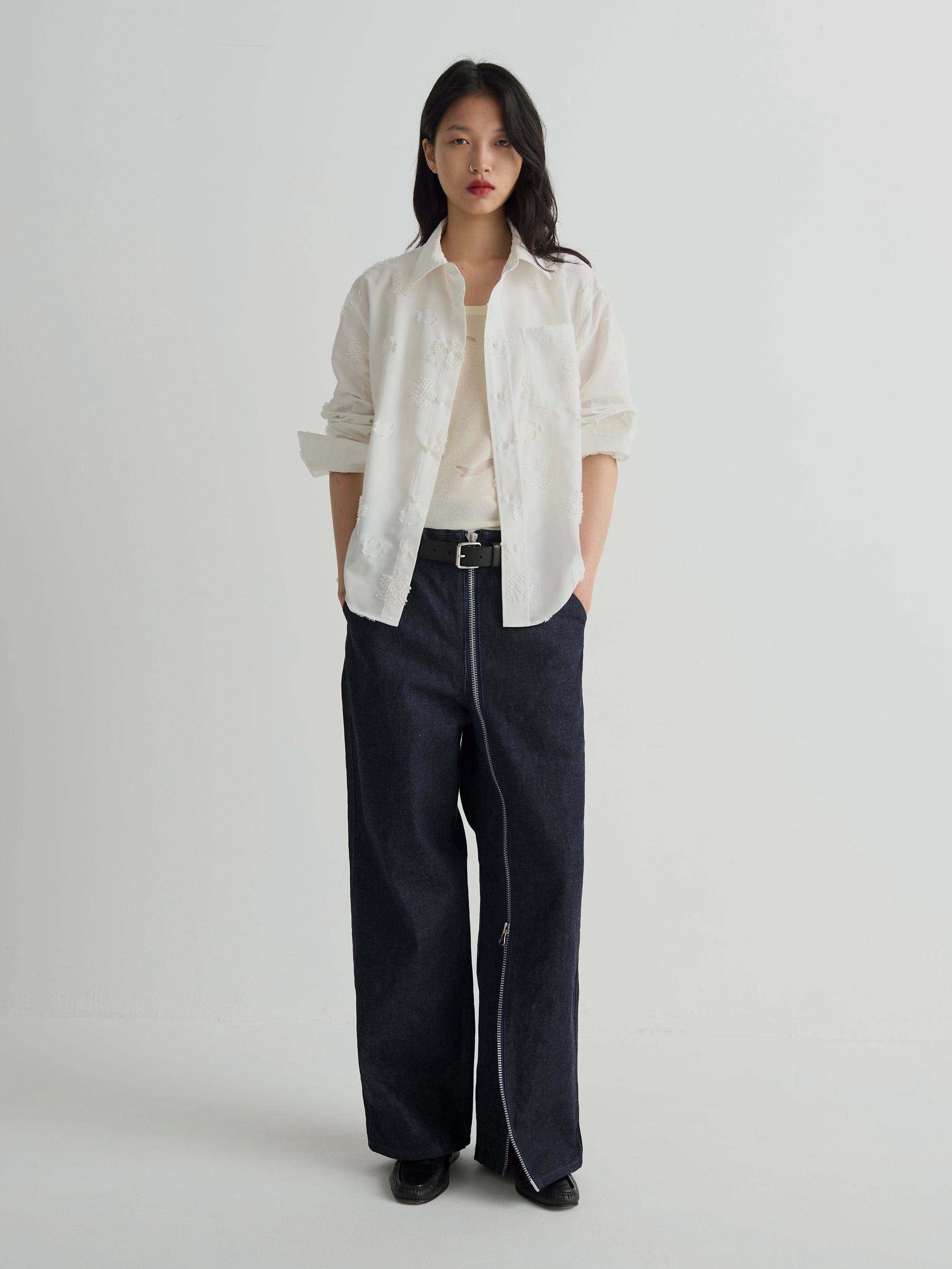 color:WHITE
