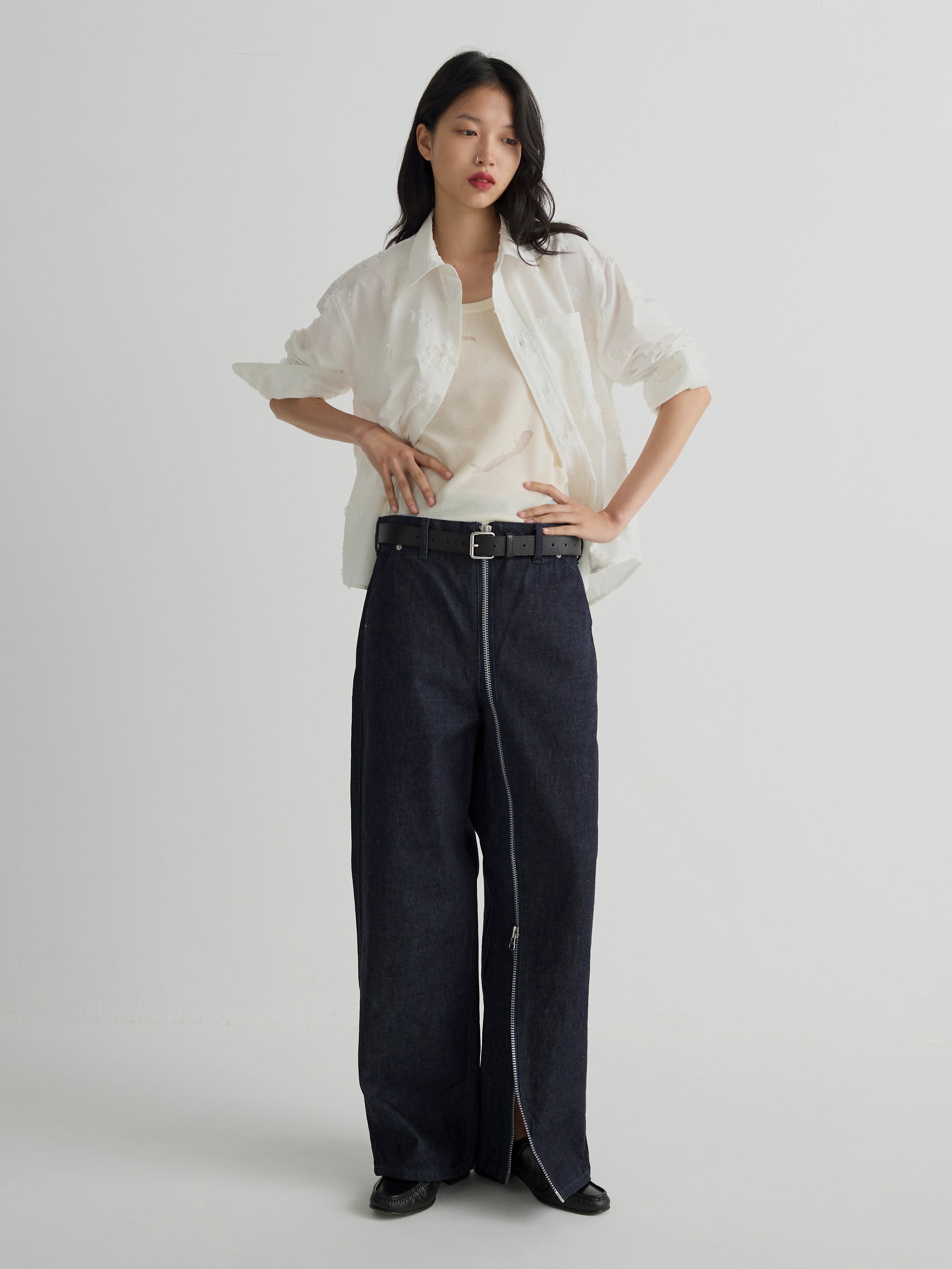 color:WHITE