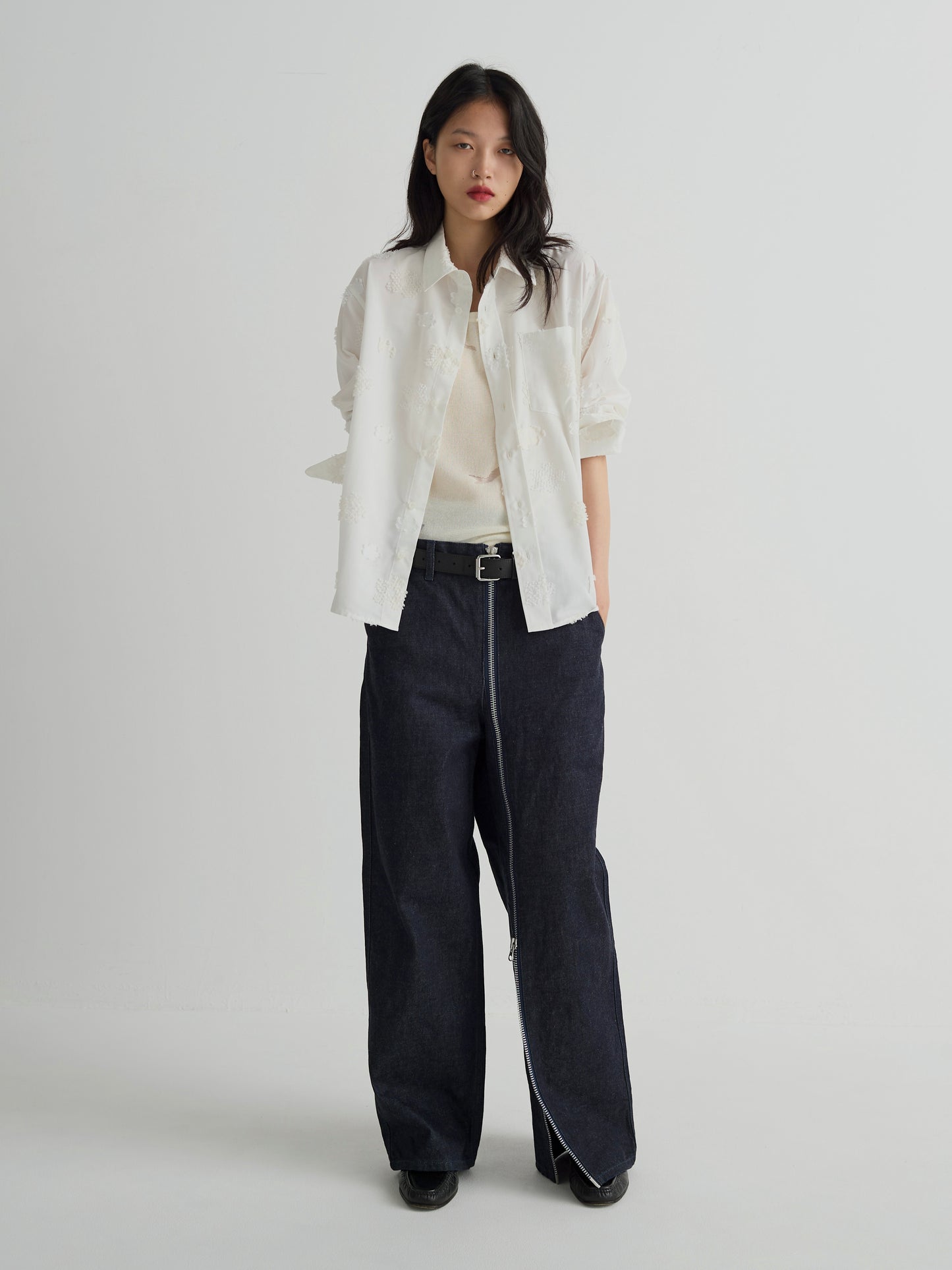color:WHITE