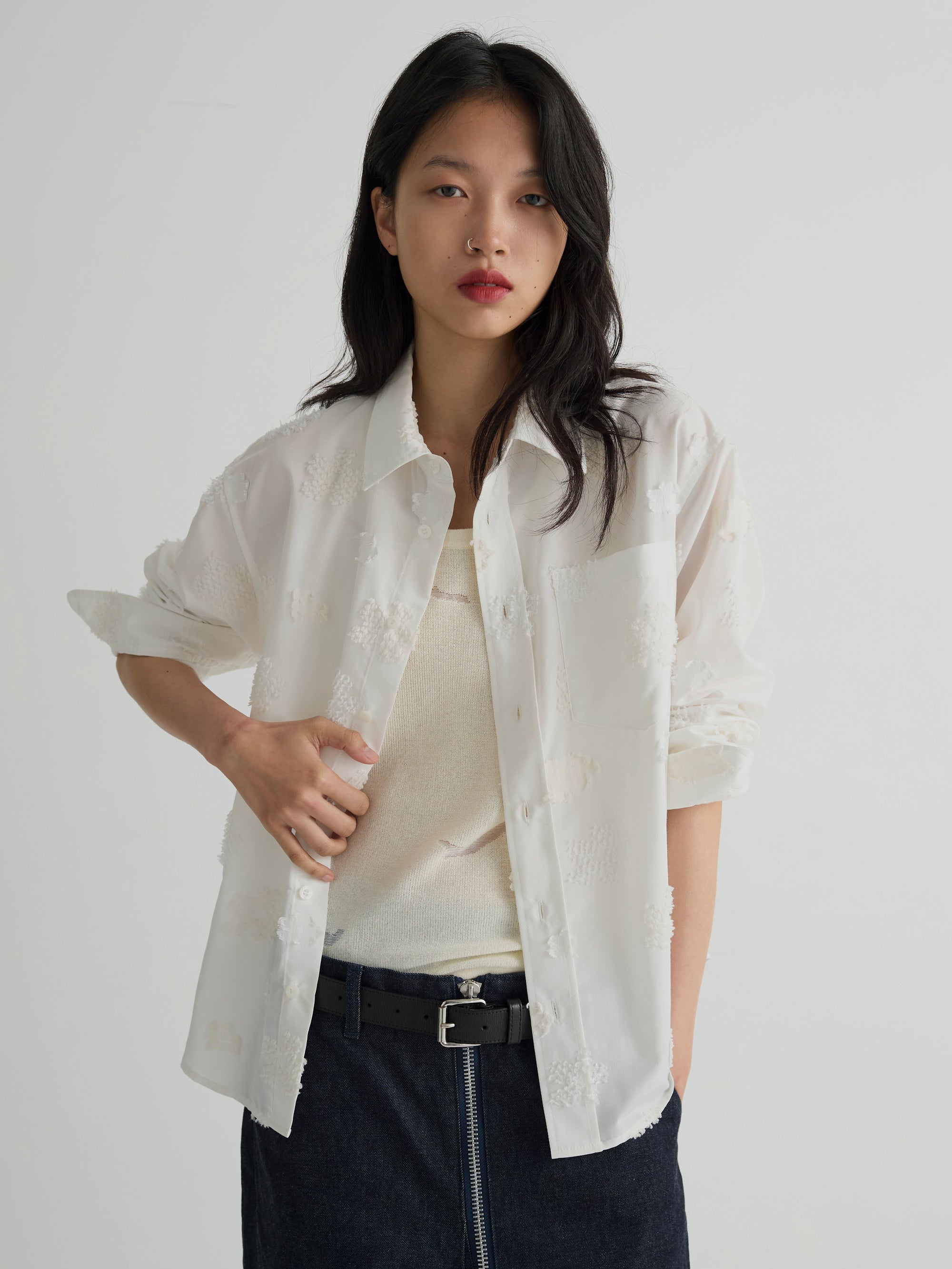 color:WHITE