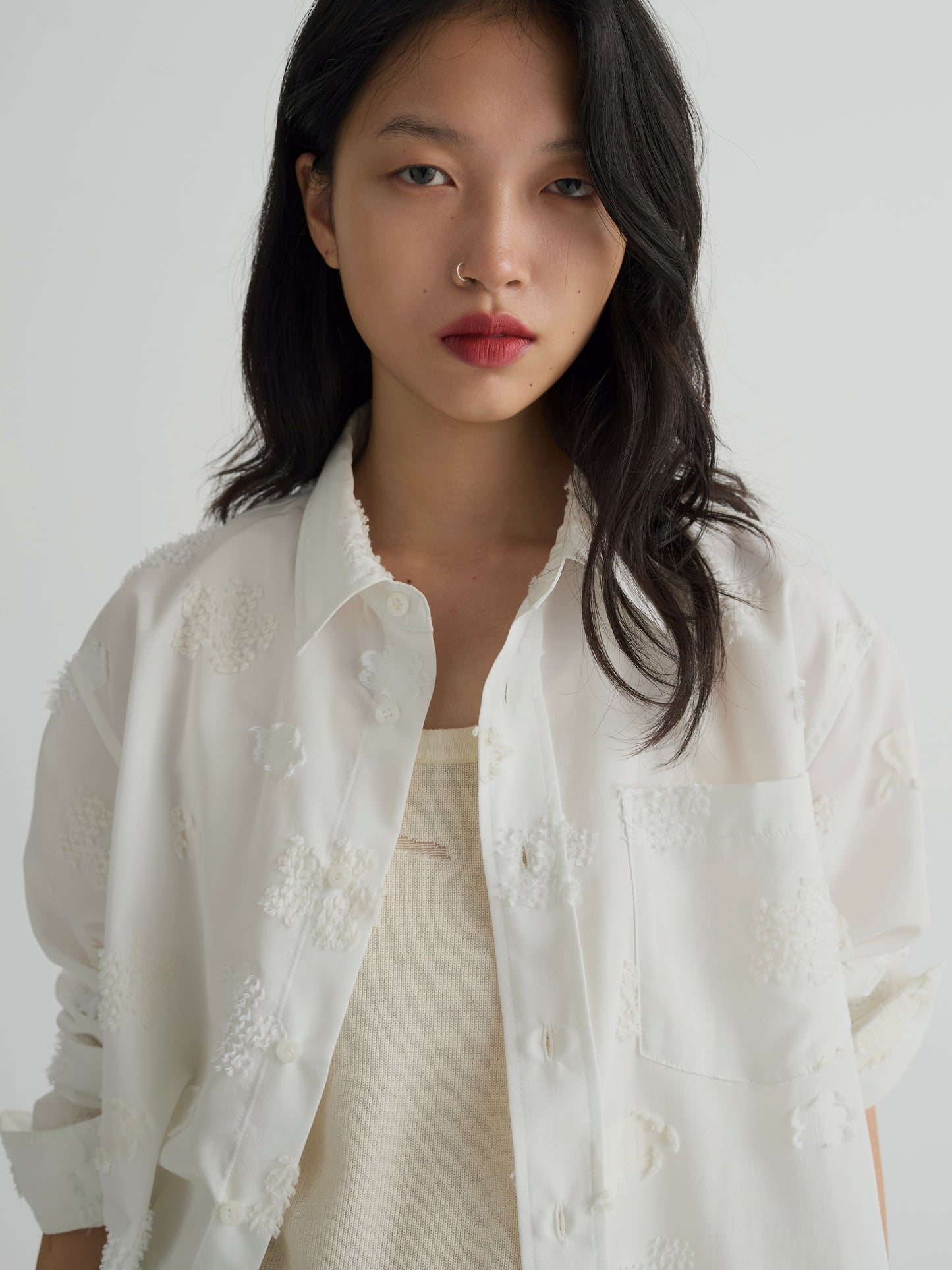 color:WHITE