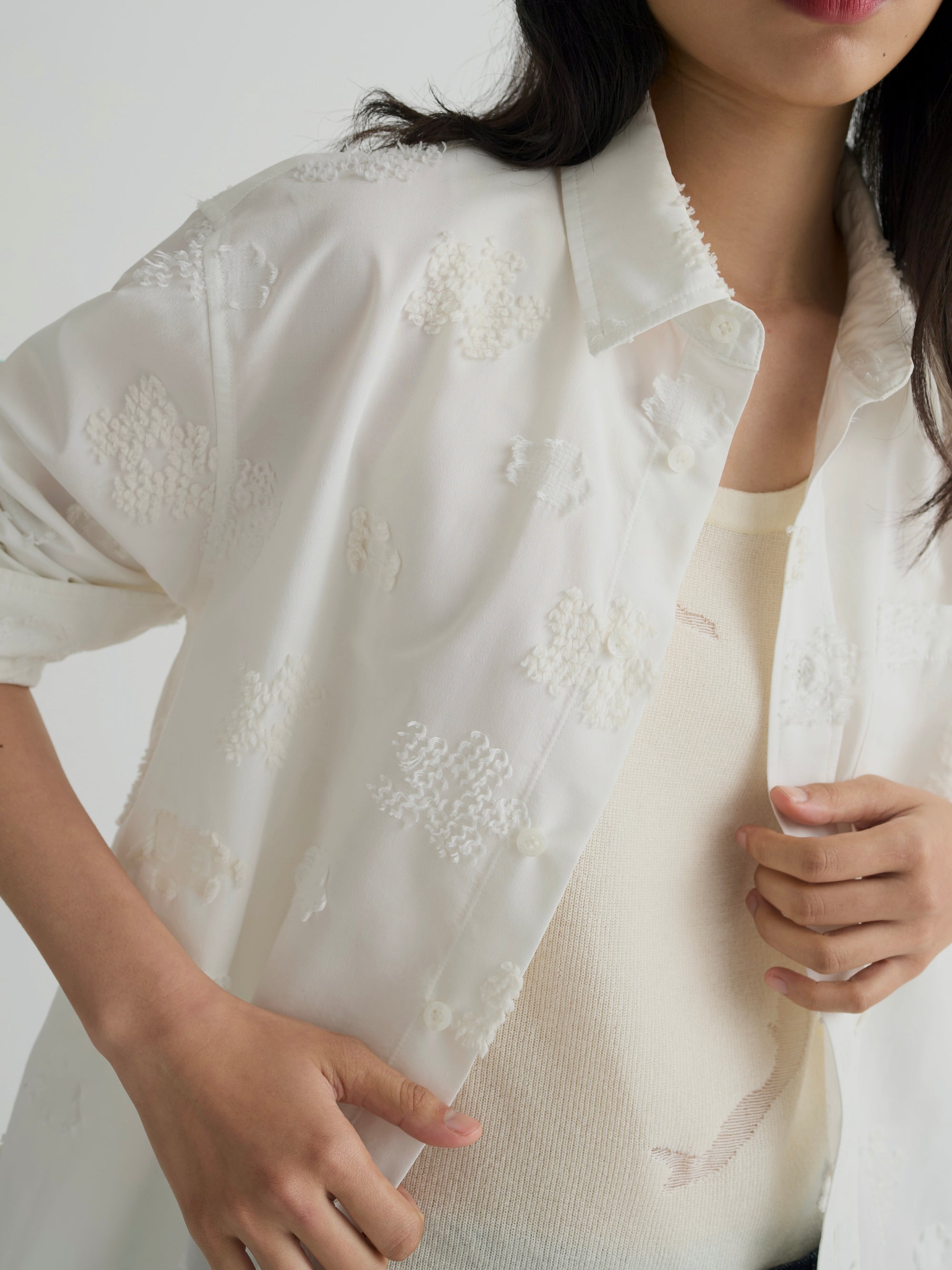 color:WHITE