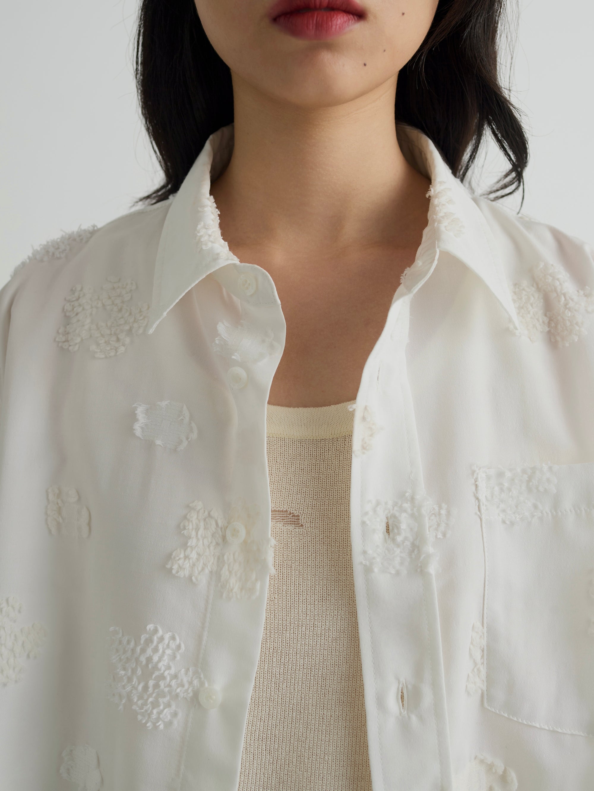 color:WHITE