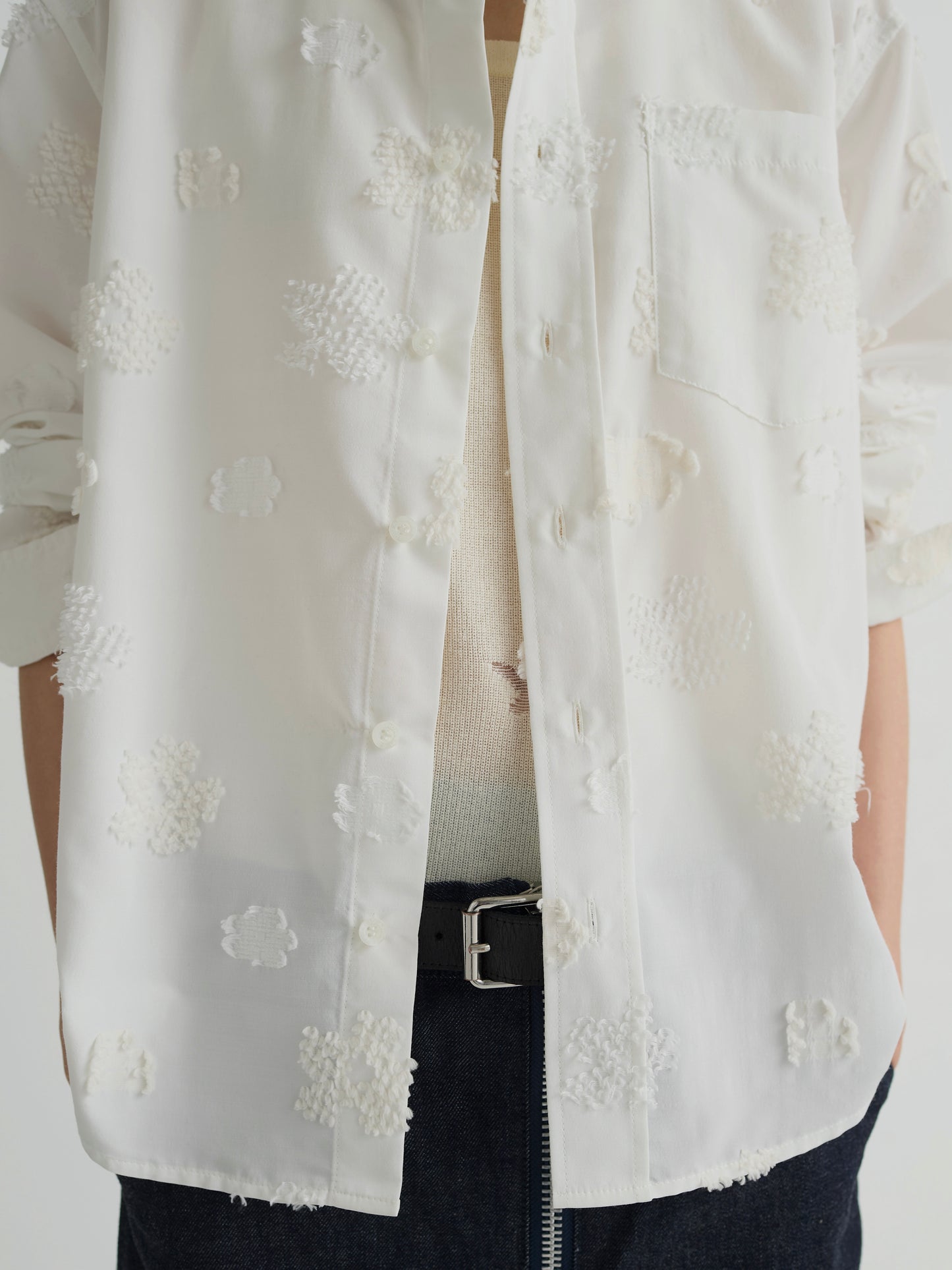 color:WHITE