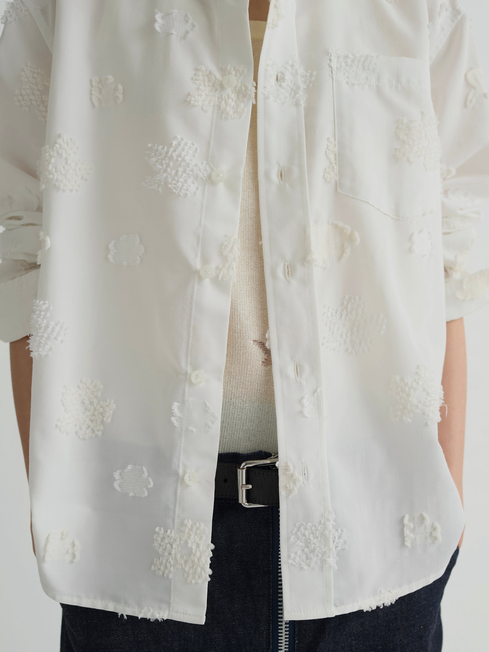 color:WHITE