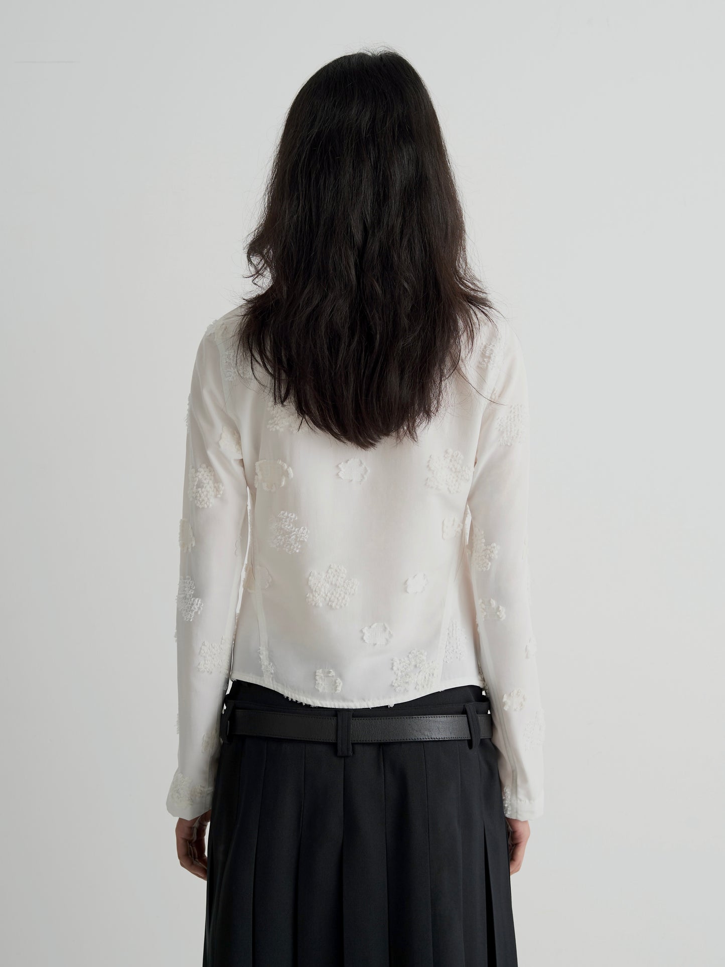color:WHITE