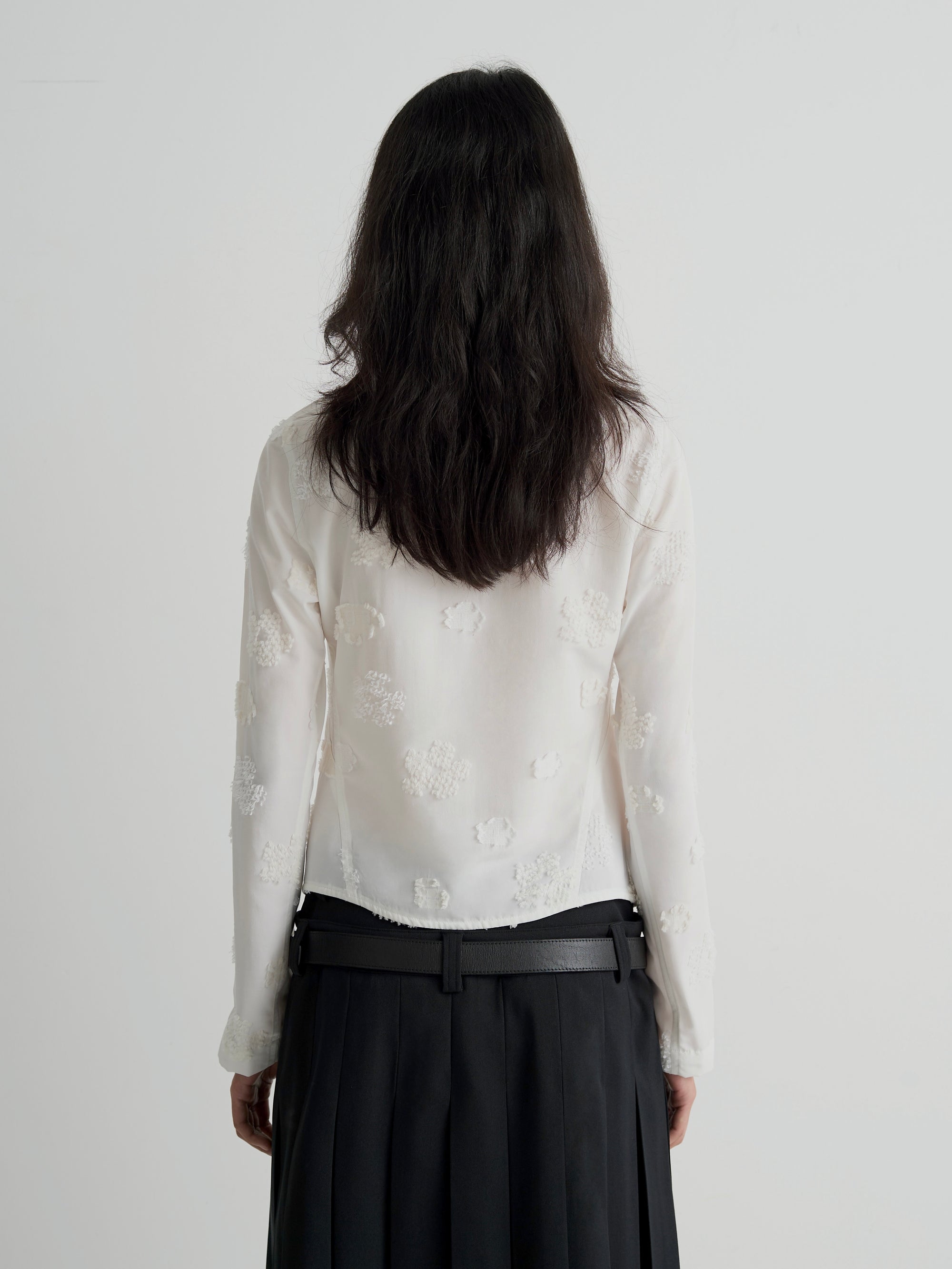 color:WHITE