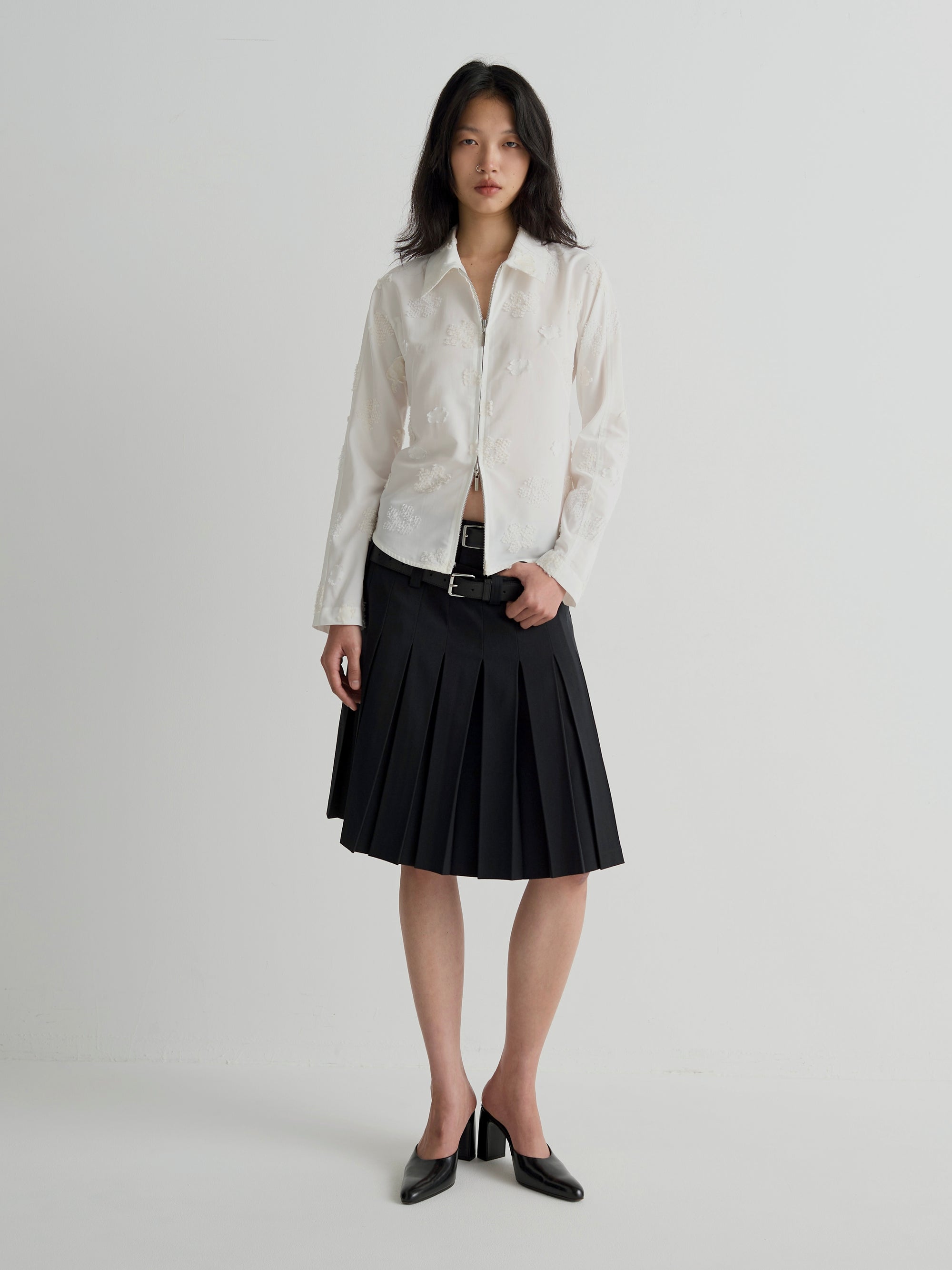 color:WHITE