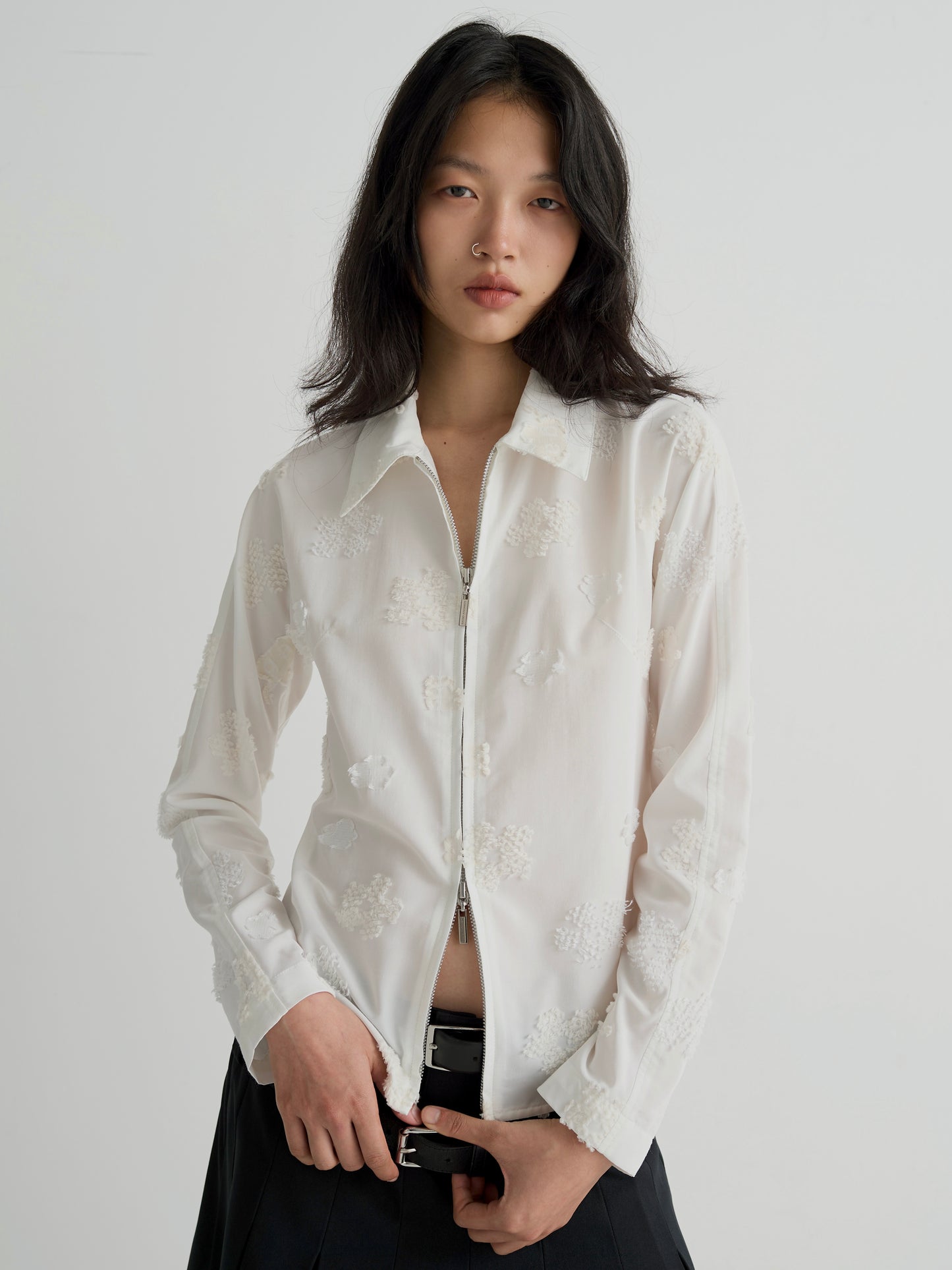 color:WHITE