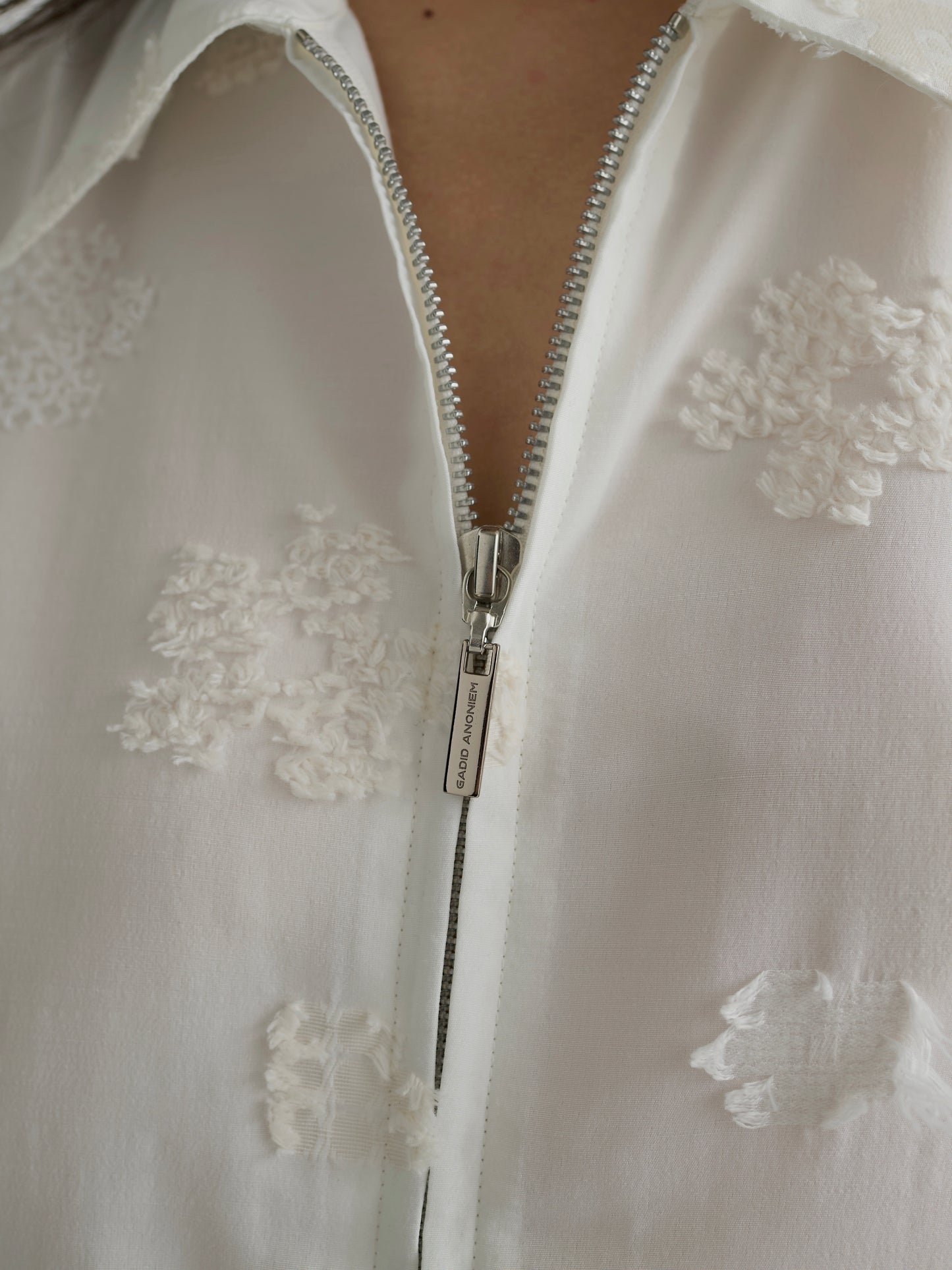 color:WHITE