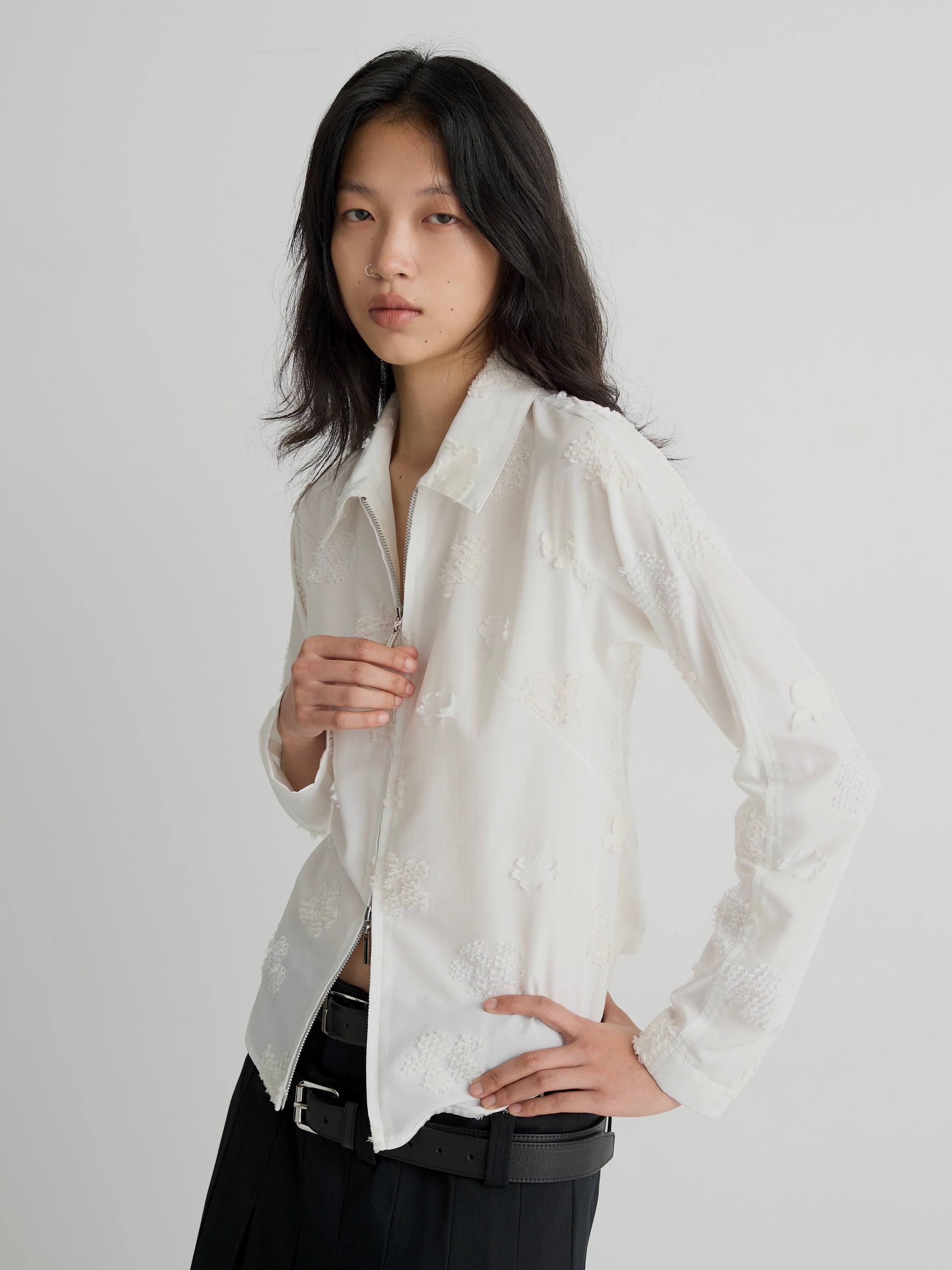 color:WHITE
