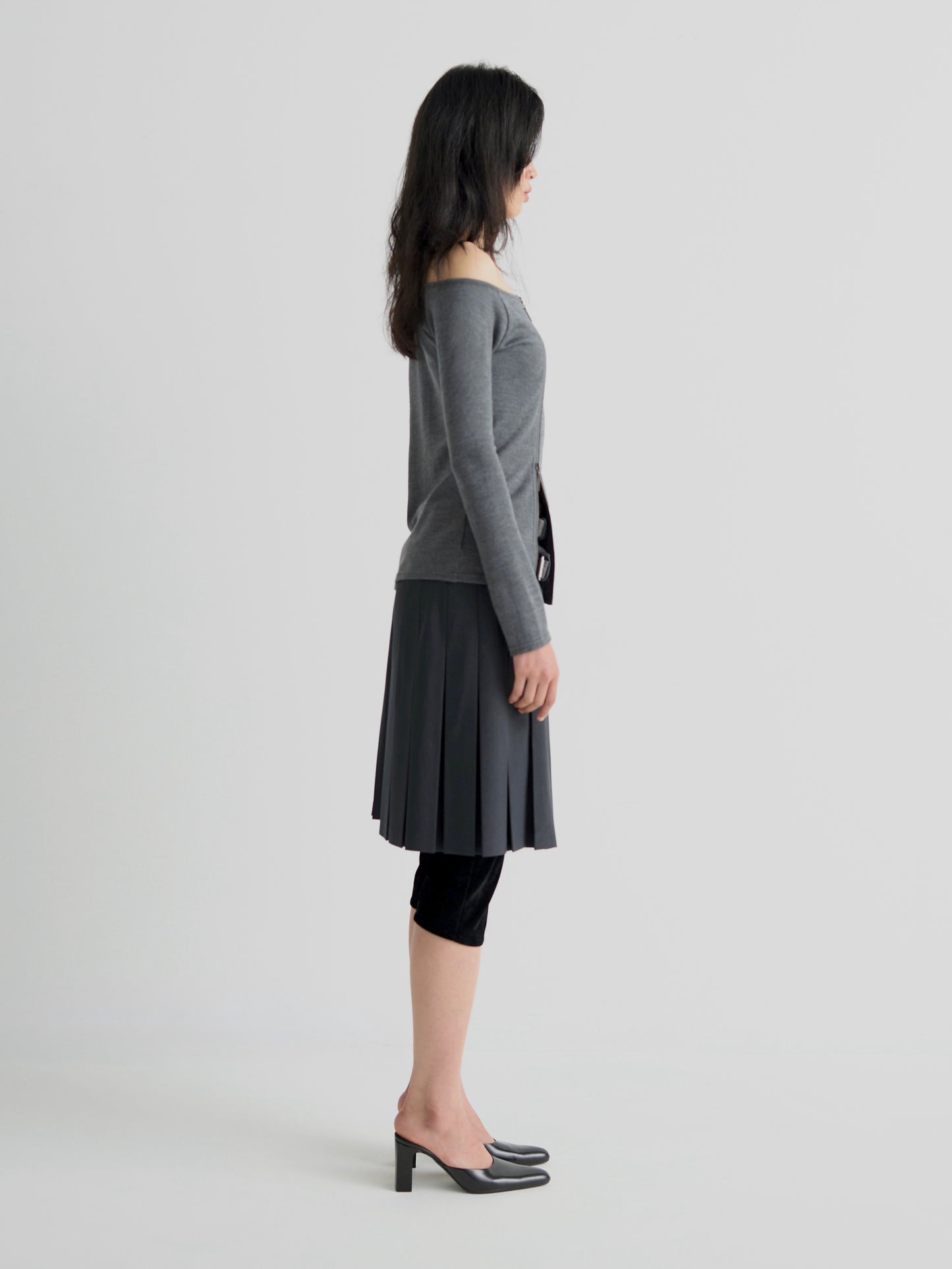 color:GREY