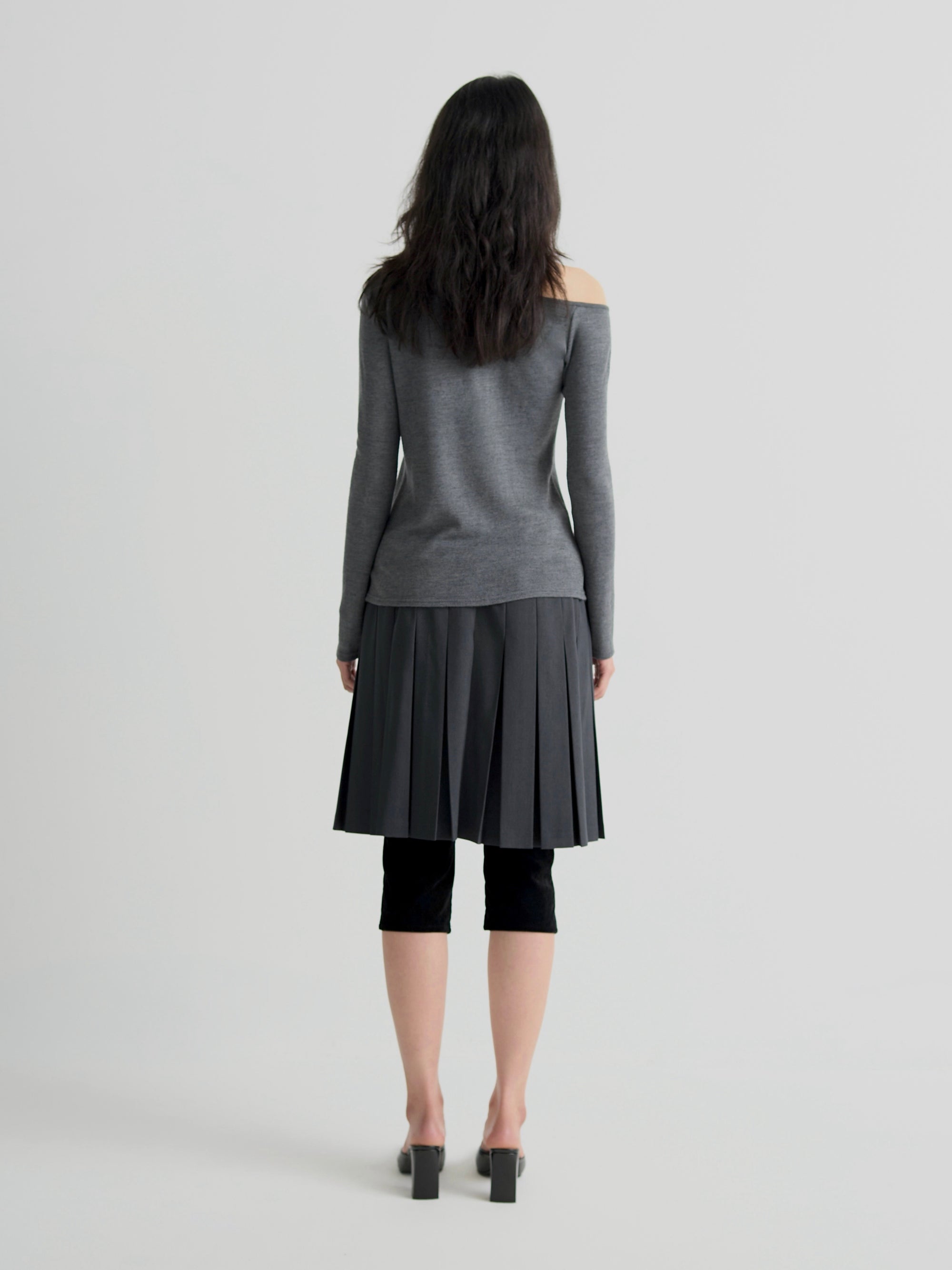 color:GREY