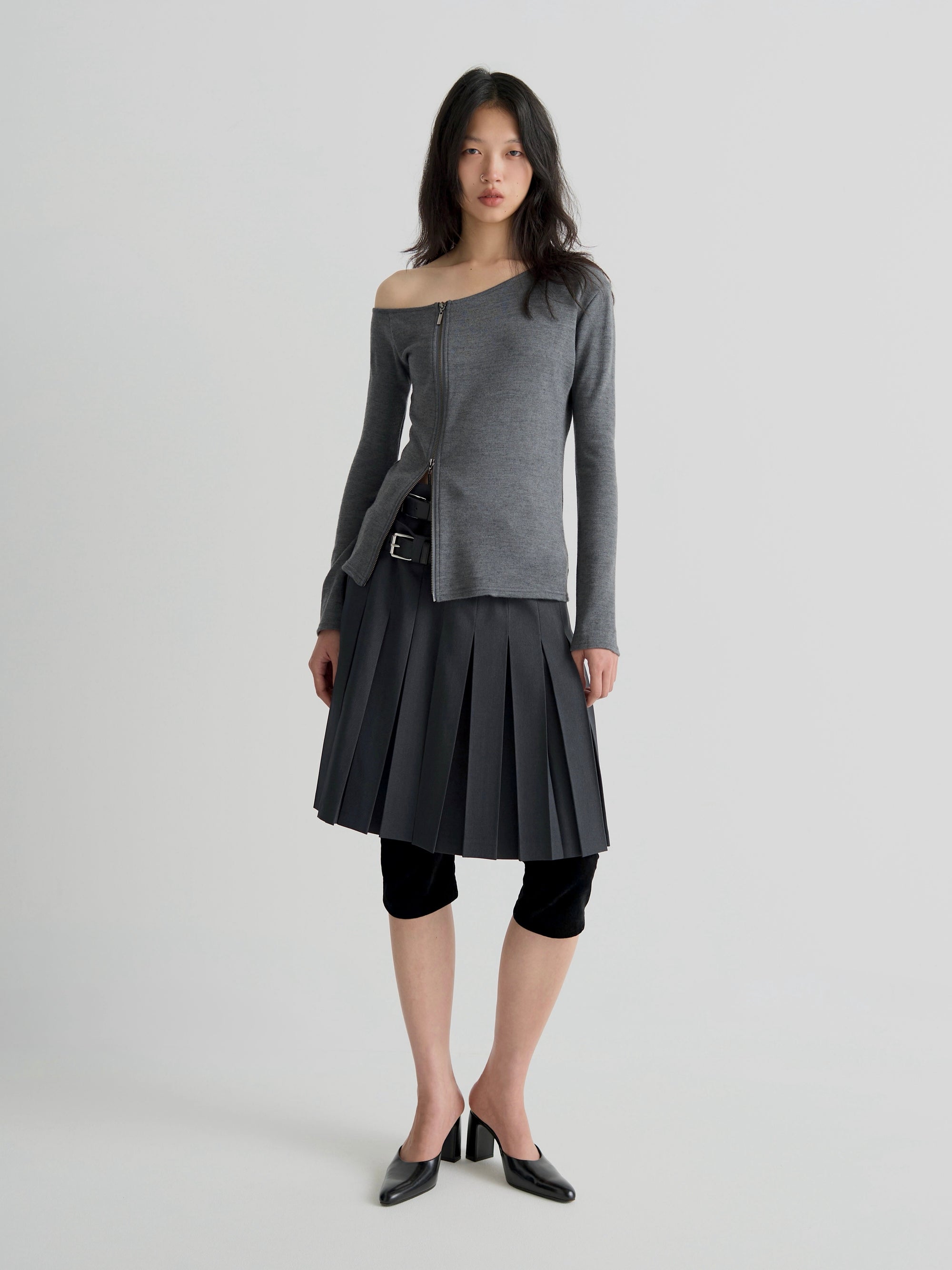 color:GREY