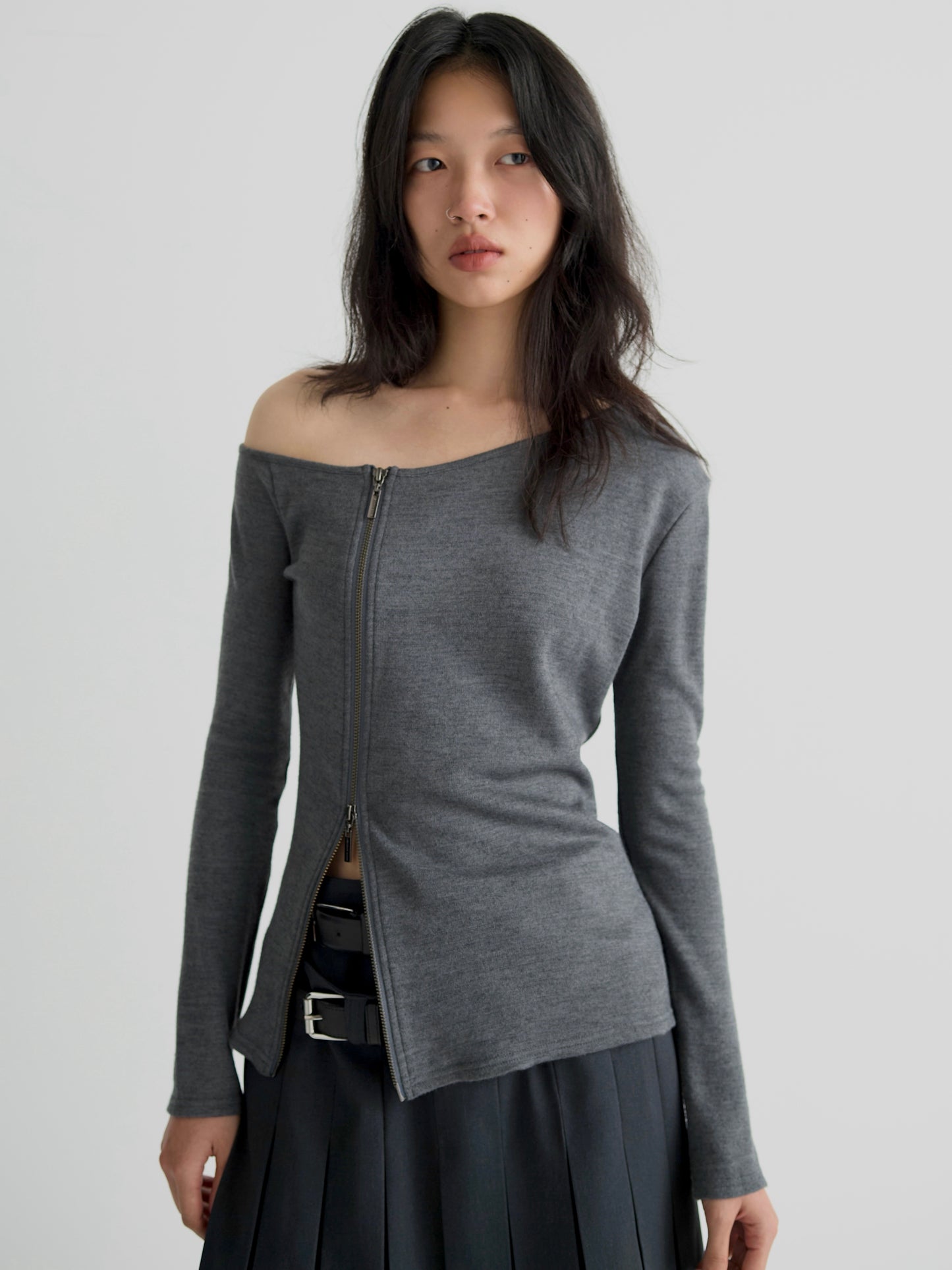 color:GREY