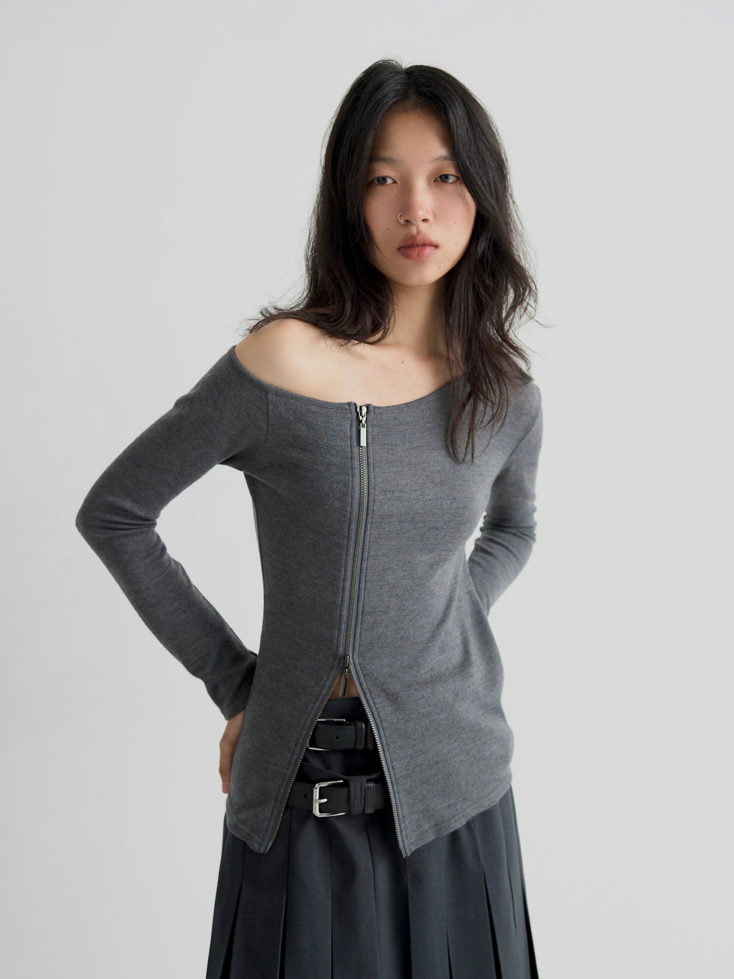 color:GREY