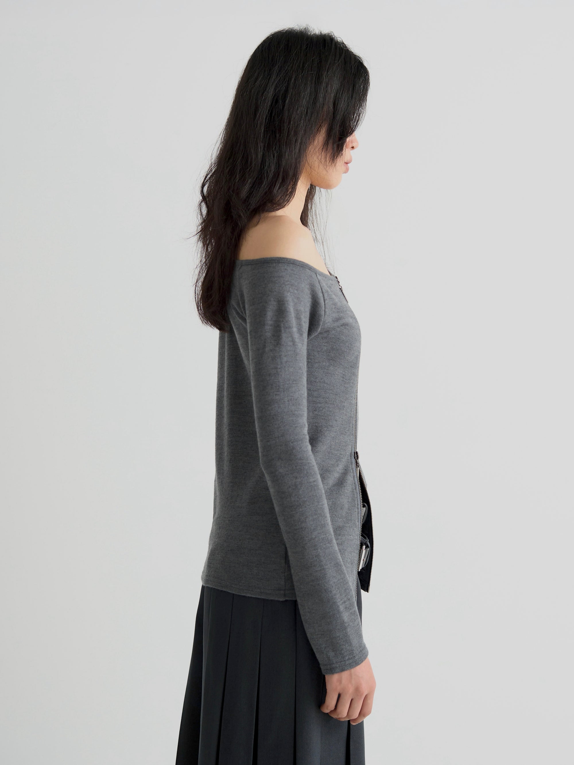 color:GREY