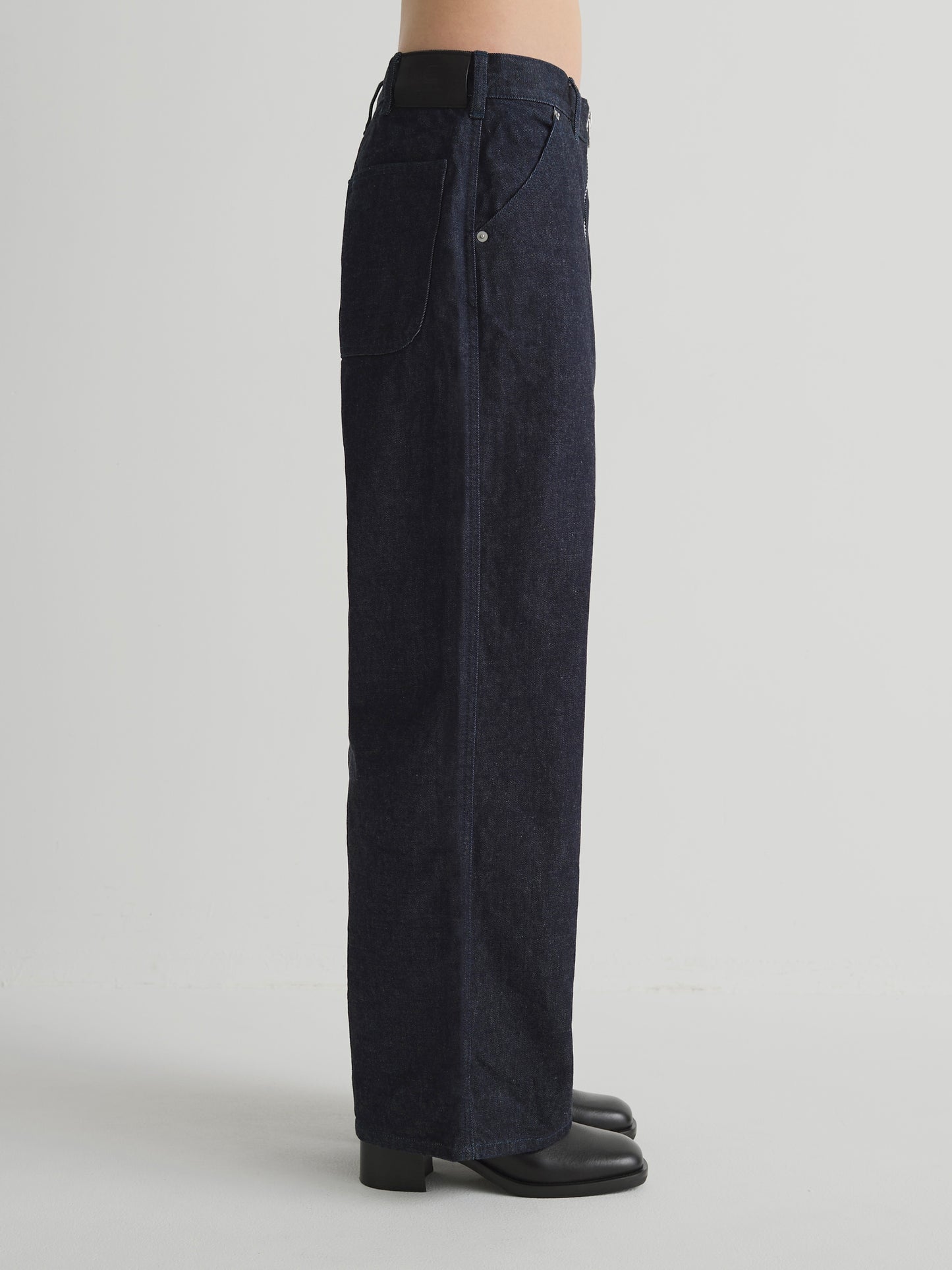 color:INDIGO