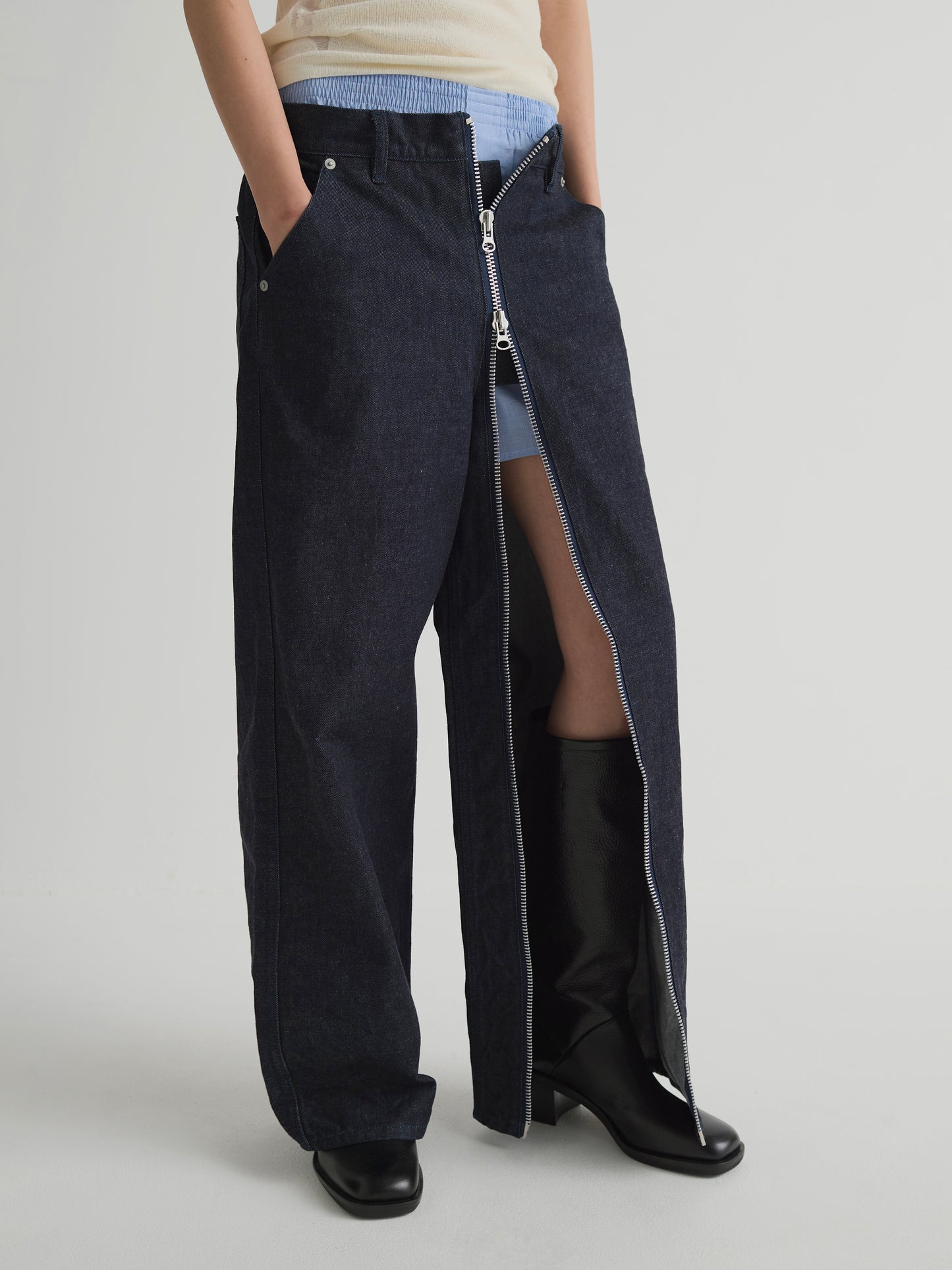 color:INDIGO