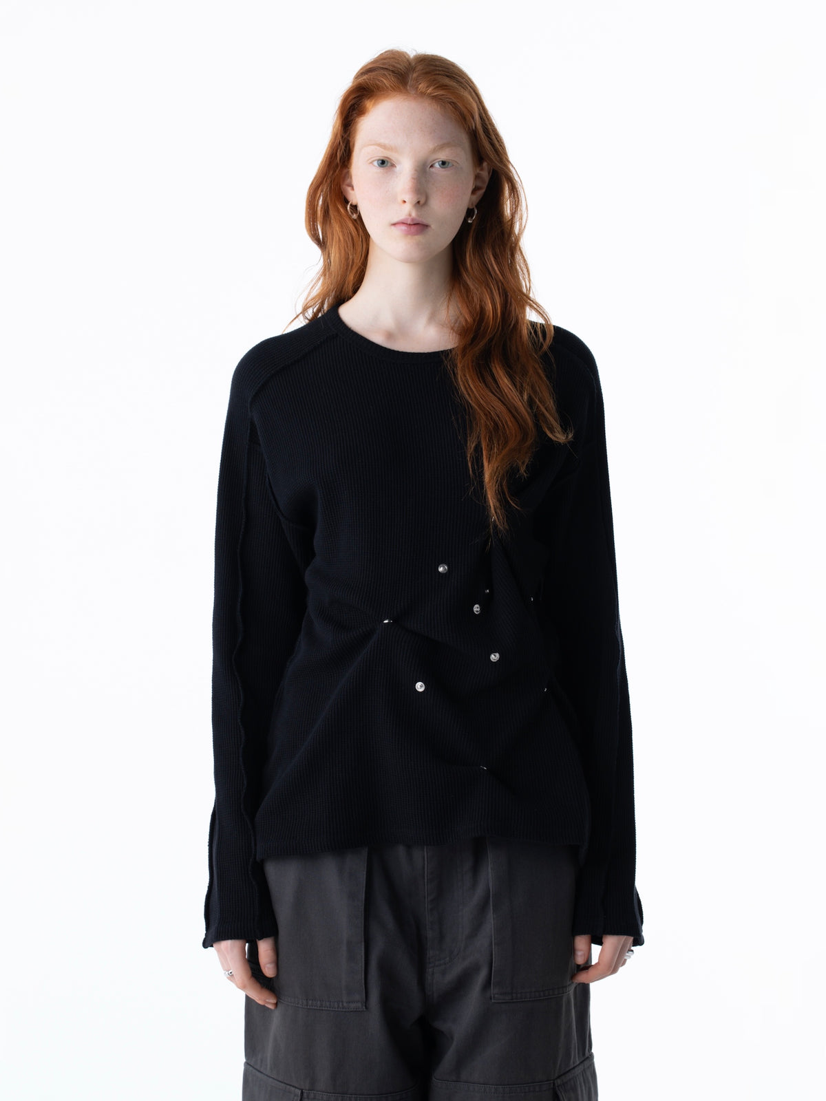 color:BLACK