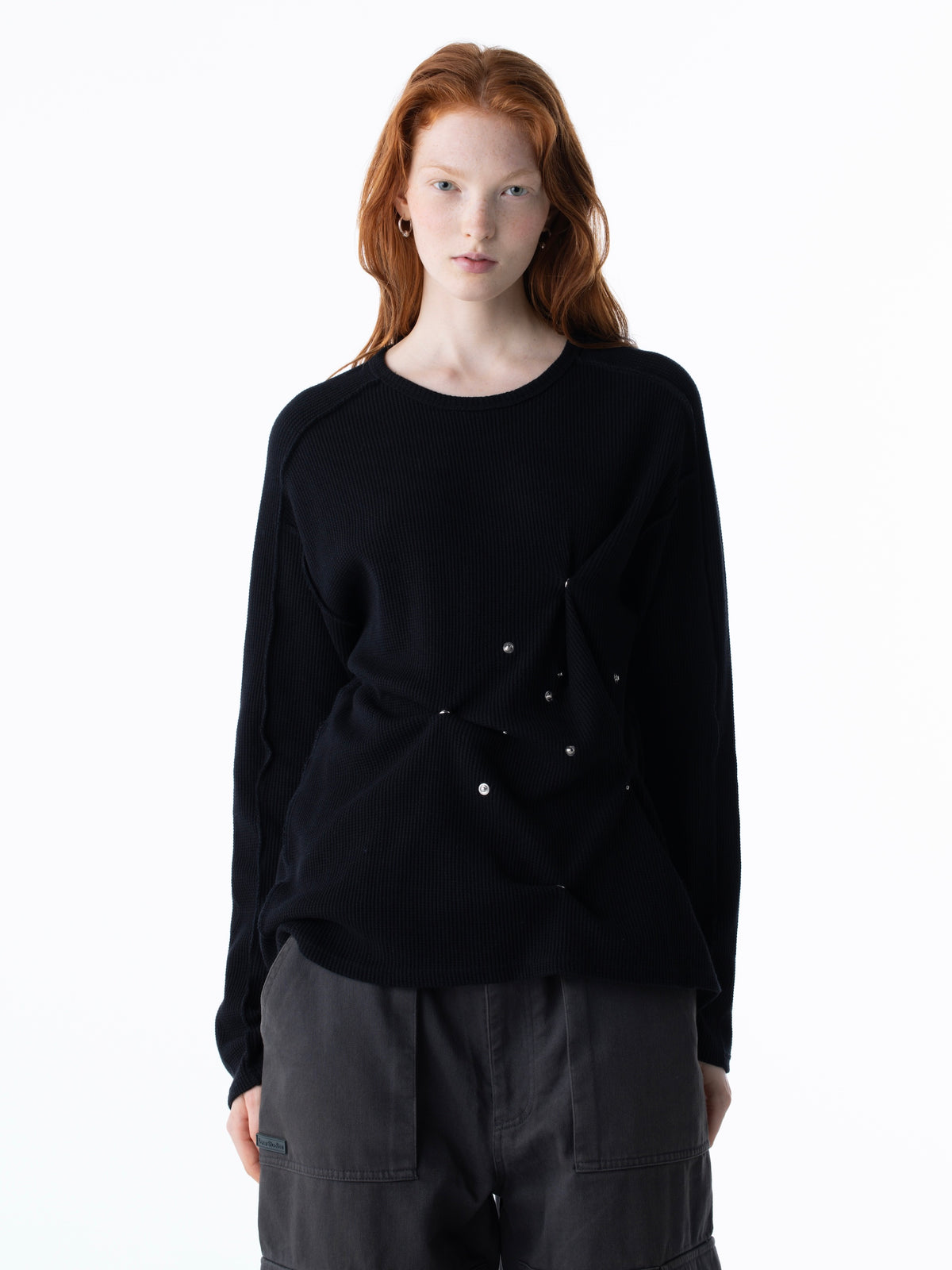color:BLACK