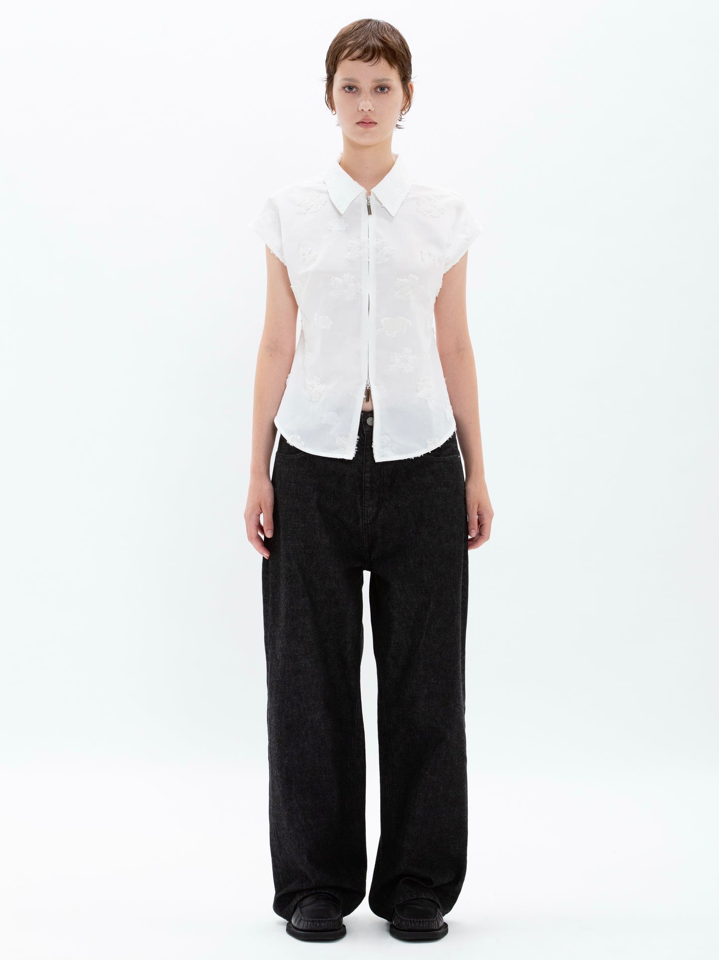 color:WHITE