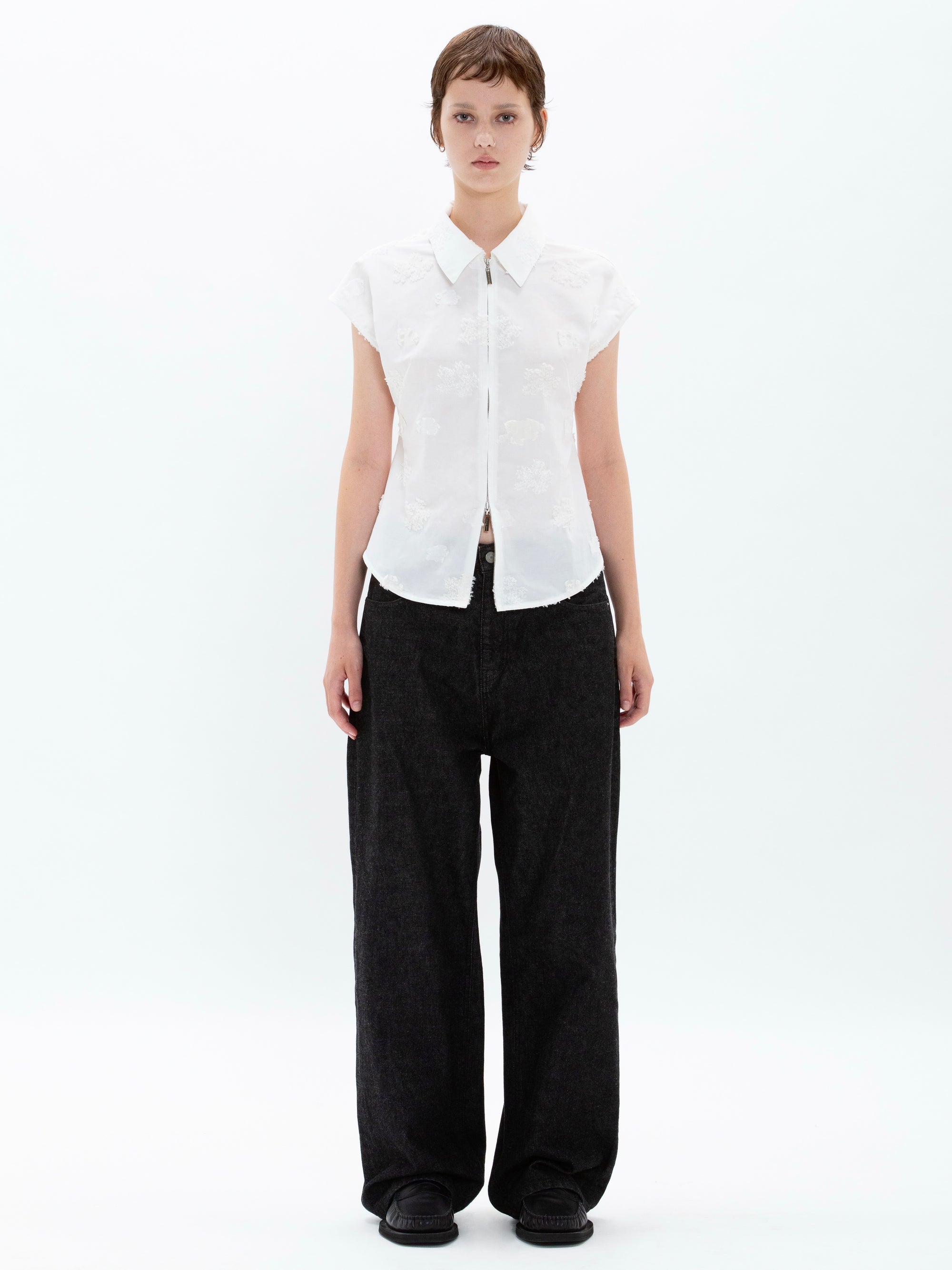 color:WHITE