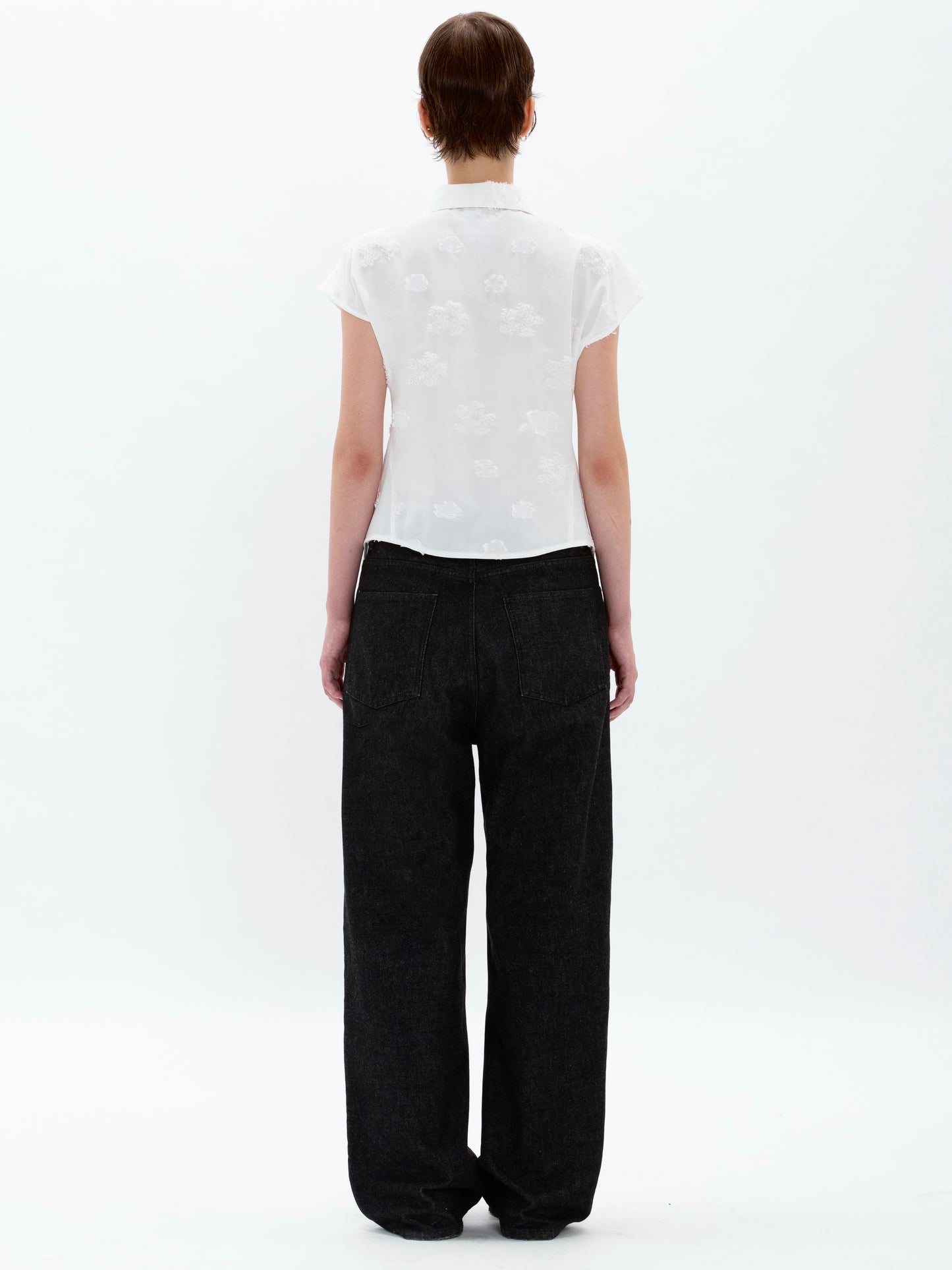 color:WHITE