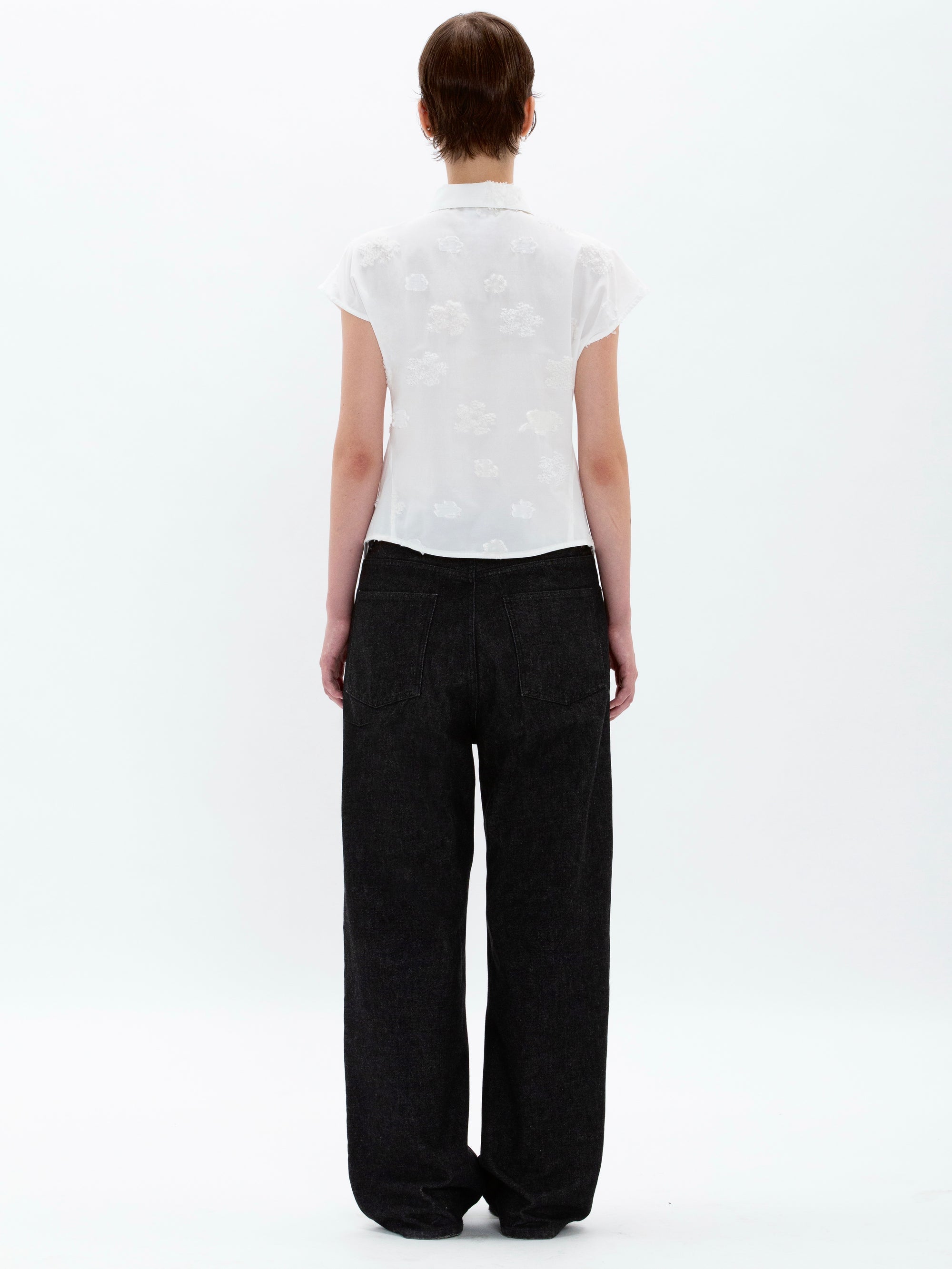 color:WHITE