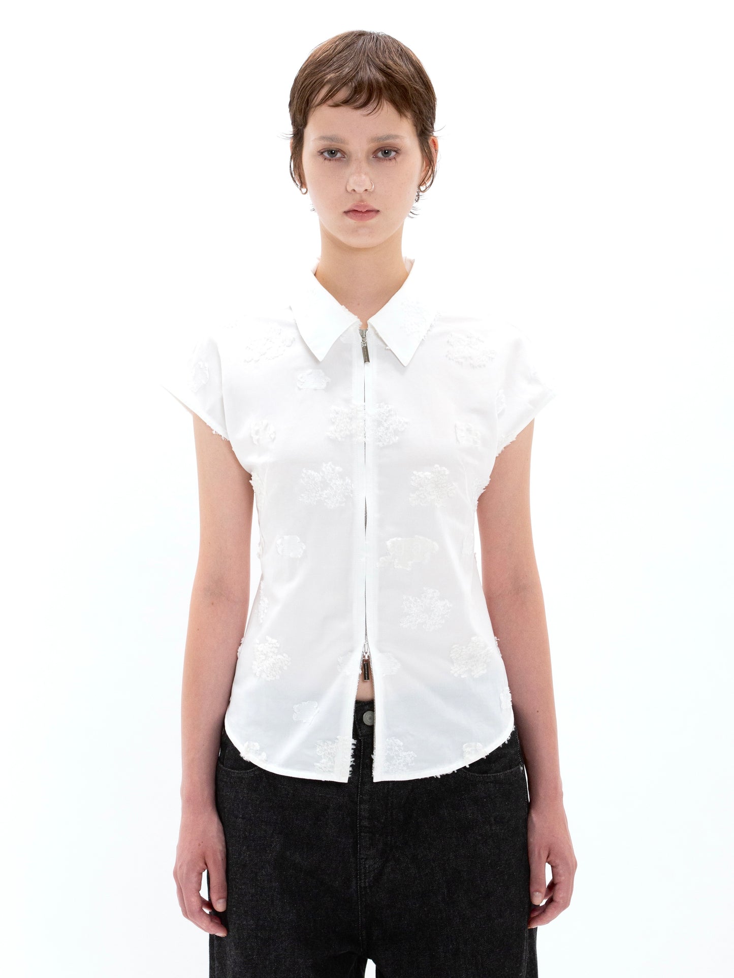 color:WHITE